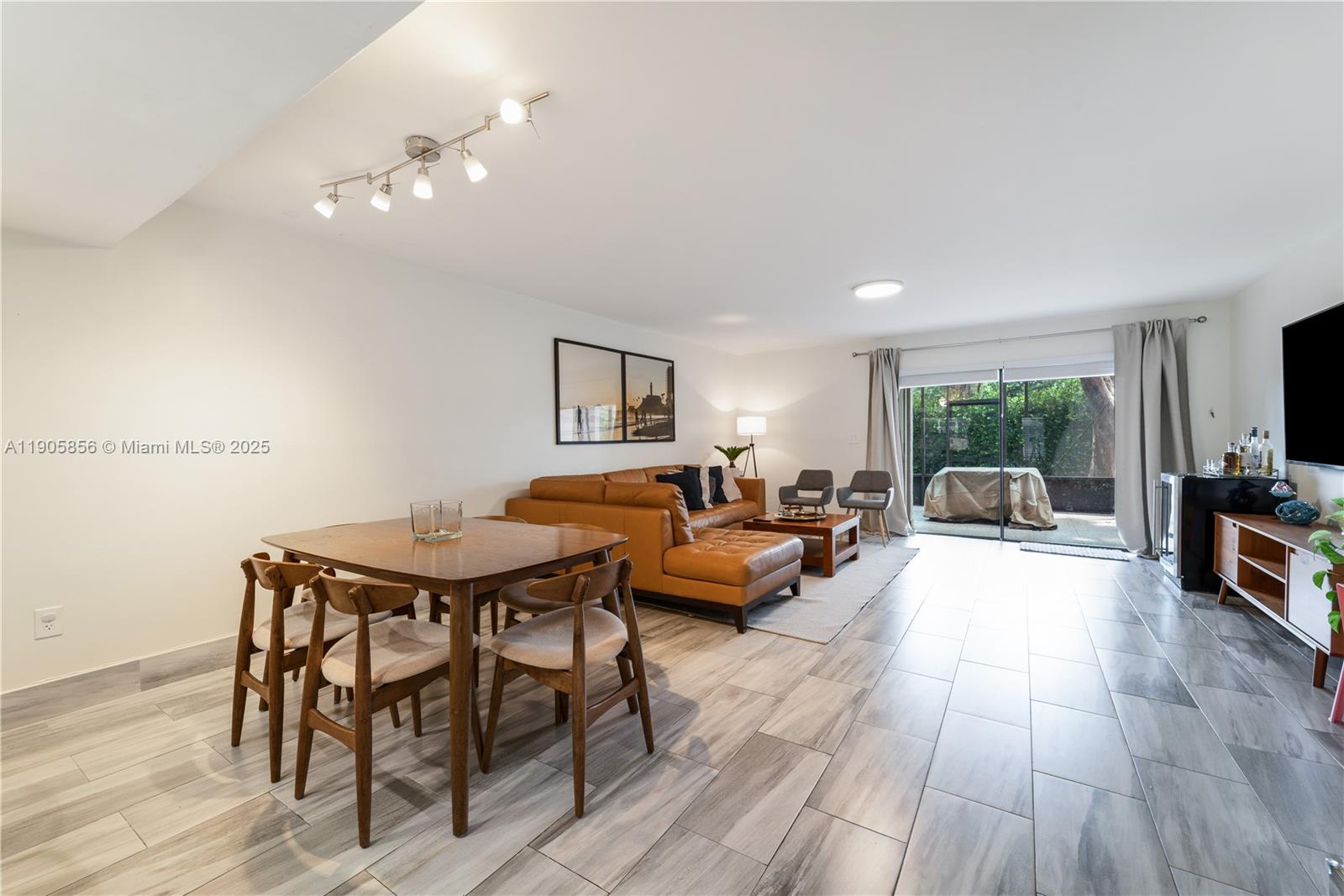 VILLAS OF AMBERWOOD CONDO - Residential