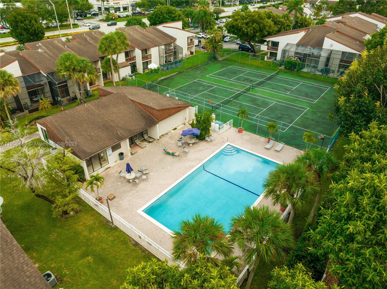 VILLAS OF AMBERWOOD CONDO - Residential