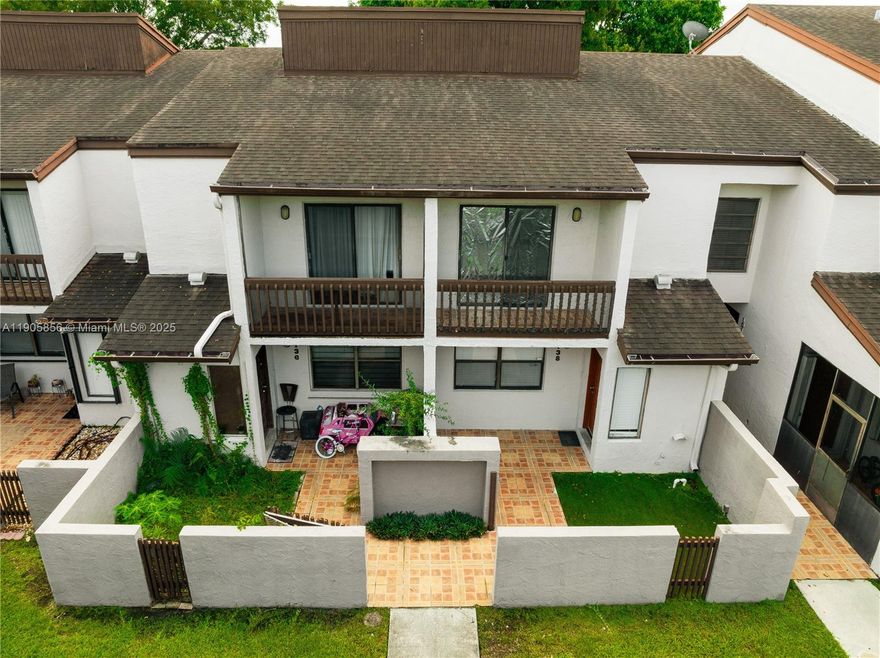 Doral Gem: Priced to Sell NOW!
Stunning, move-in-ready 2-Bed/2.5-Bath unit in the heart of Doral. Aggressively Priced to Sell!

Enjoy a modern, open-concept design with high ceilings and porcelain tile floors. The Gourmet Kitchen features SS appliances and Quartz countertops. Spacious Primary Suite offers a large walk-in closet and a luxurious ensuite with dual vanities.

Unbeatable location near CityPlace Doral and A-rated schools. Community boasts resort-style pools, and 24-hour manned security. Excellent value for buyers or investors.

This listing will not last. Schedule your showing today!