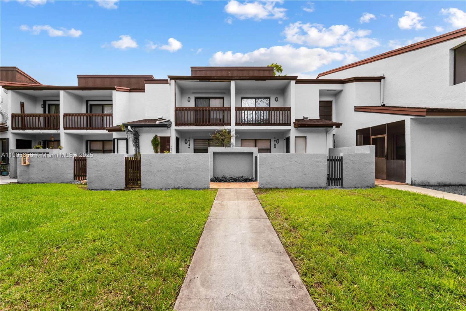 VILLAS OF AMBERWOOD CONDO - Residential