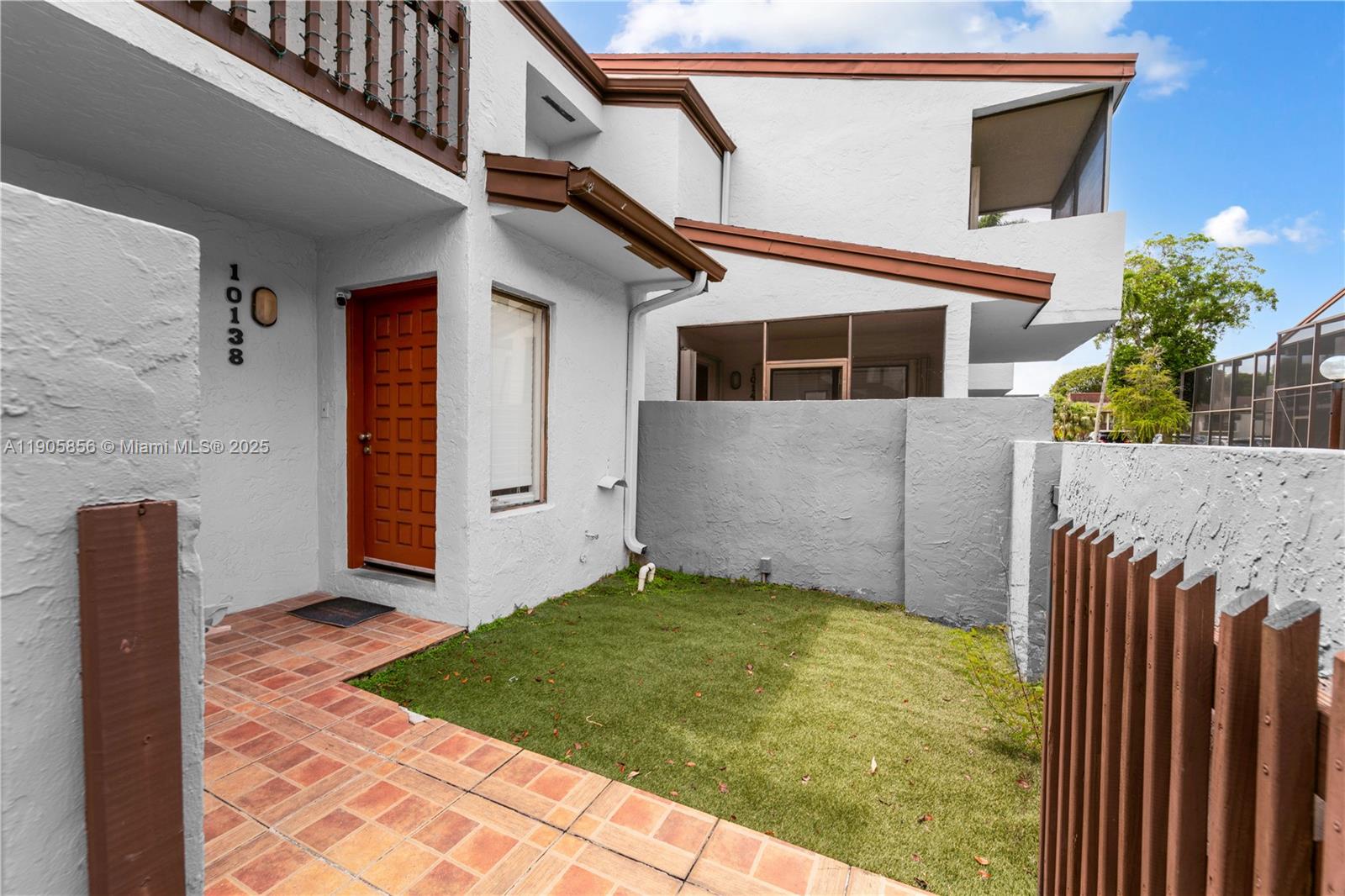 VILLAS OF AMBERWOOD CONDO - Residential