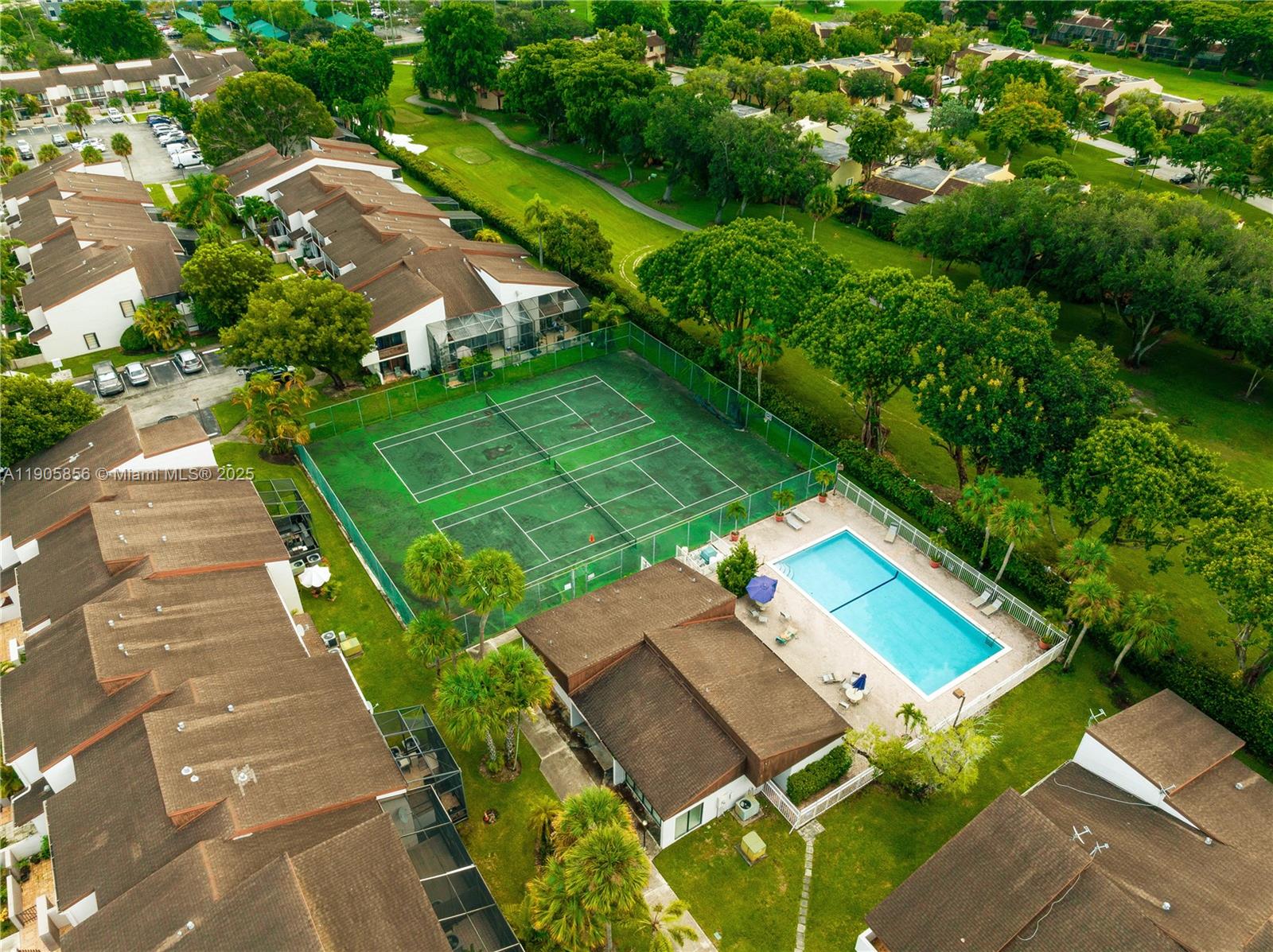 VILLAS OF AMBERWOOD CONDO - Residential