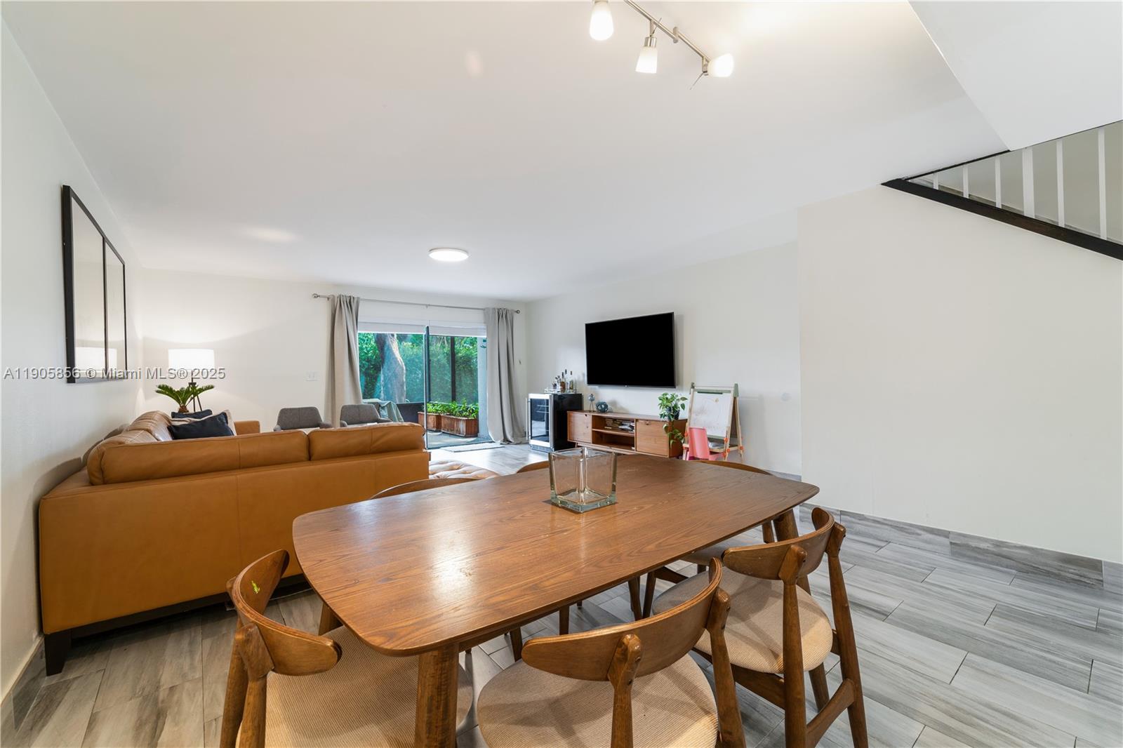 VILLAS OF AMBERWOOD CONDO - Residential