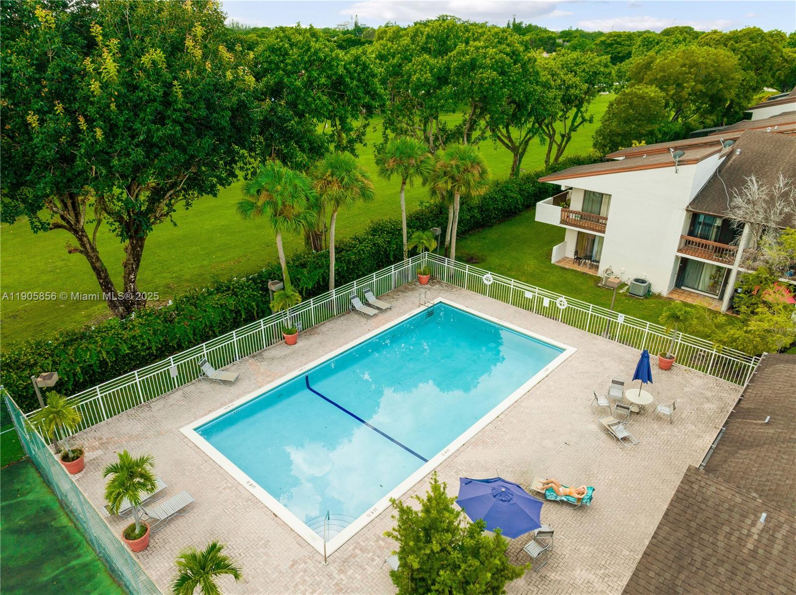 VILLAS OF AMBERWOOD CONDO - Residential