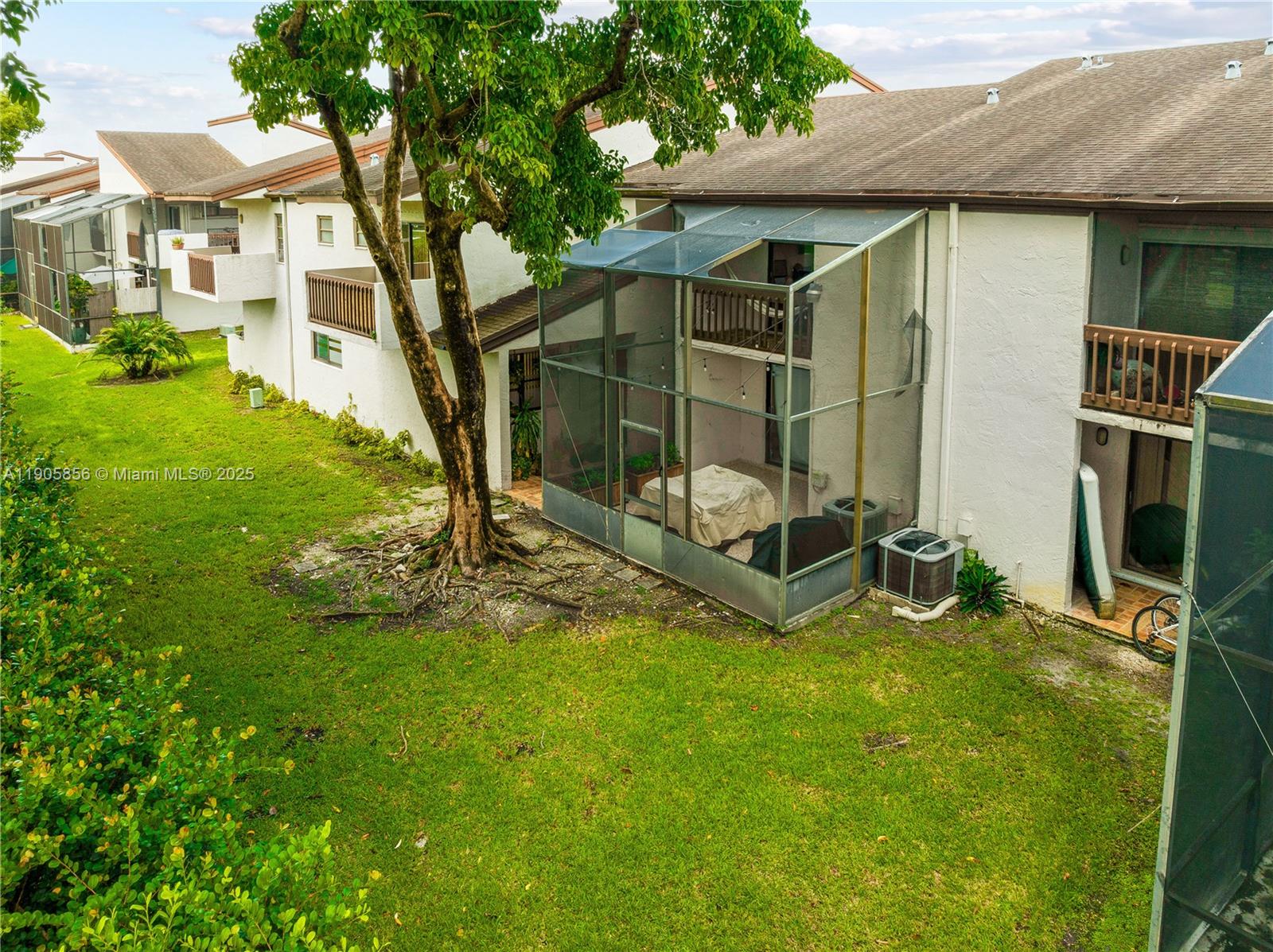 VILLAS OF AMBERWOOD CONDO - Residential