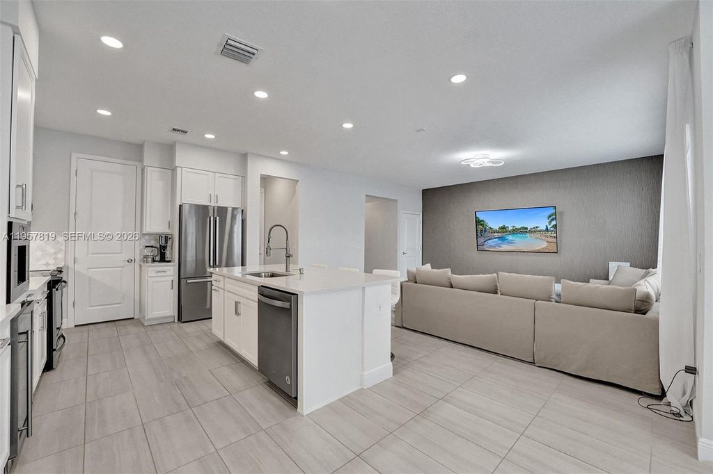 Photo of 1033 Eucalyptus Dr, Hollywood, FL 33021 (MLS # A11957819)