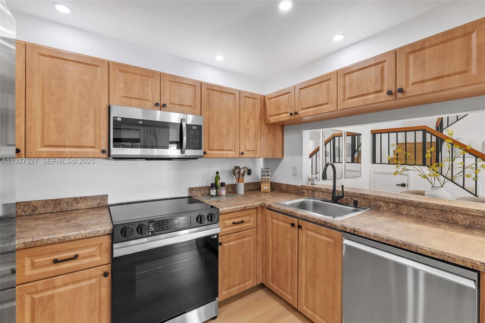 COSTAIN VILLAS HARBOR VIL - Residential