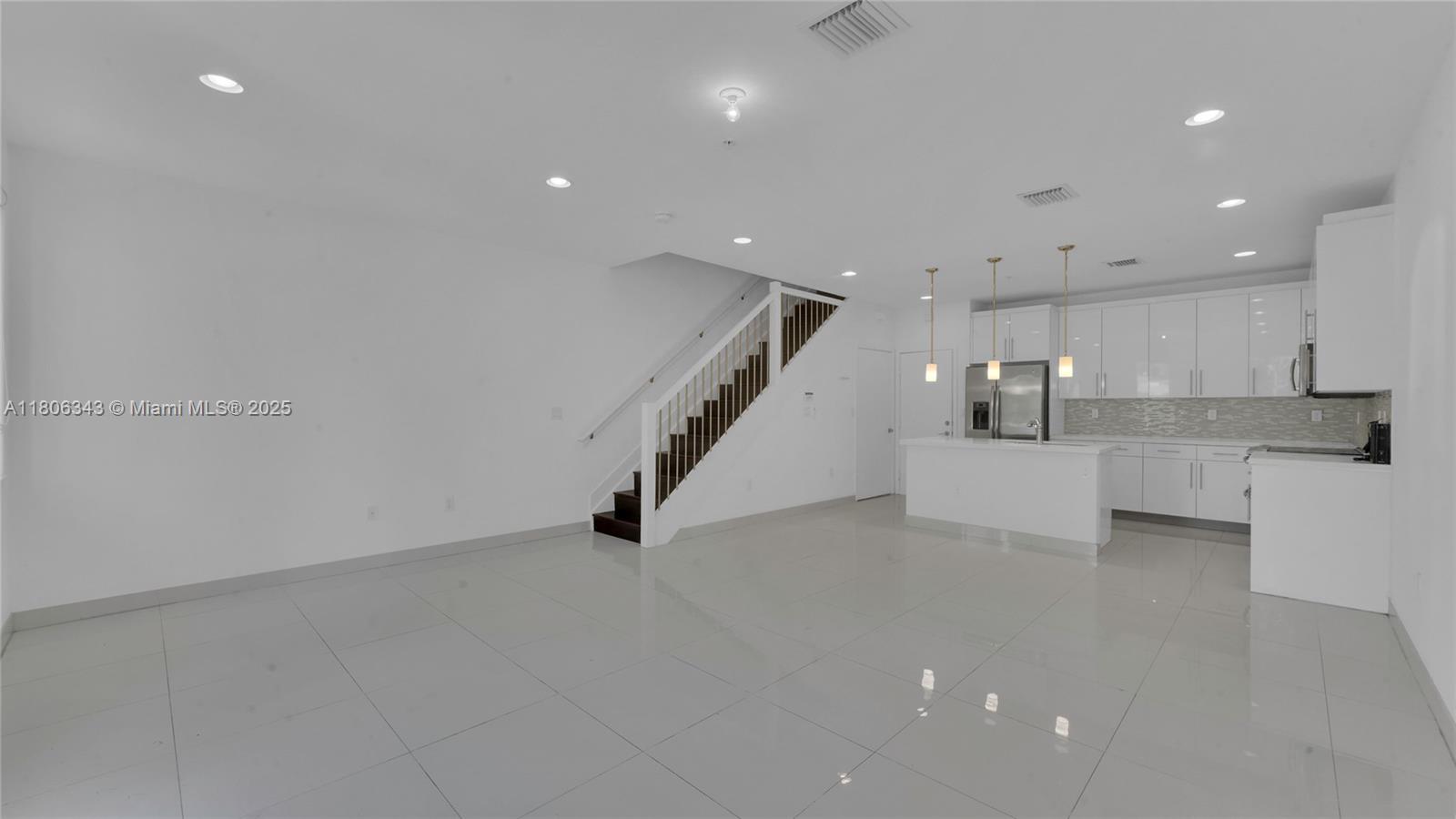 Weitzer Aventura Place - Residential