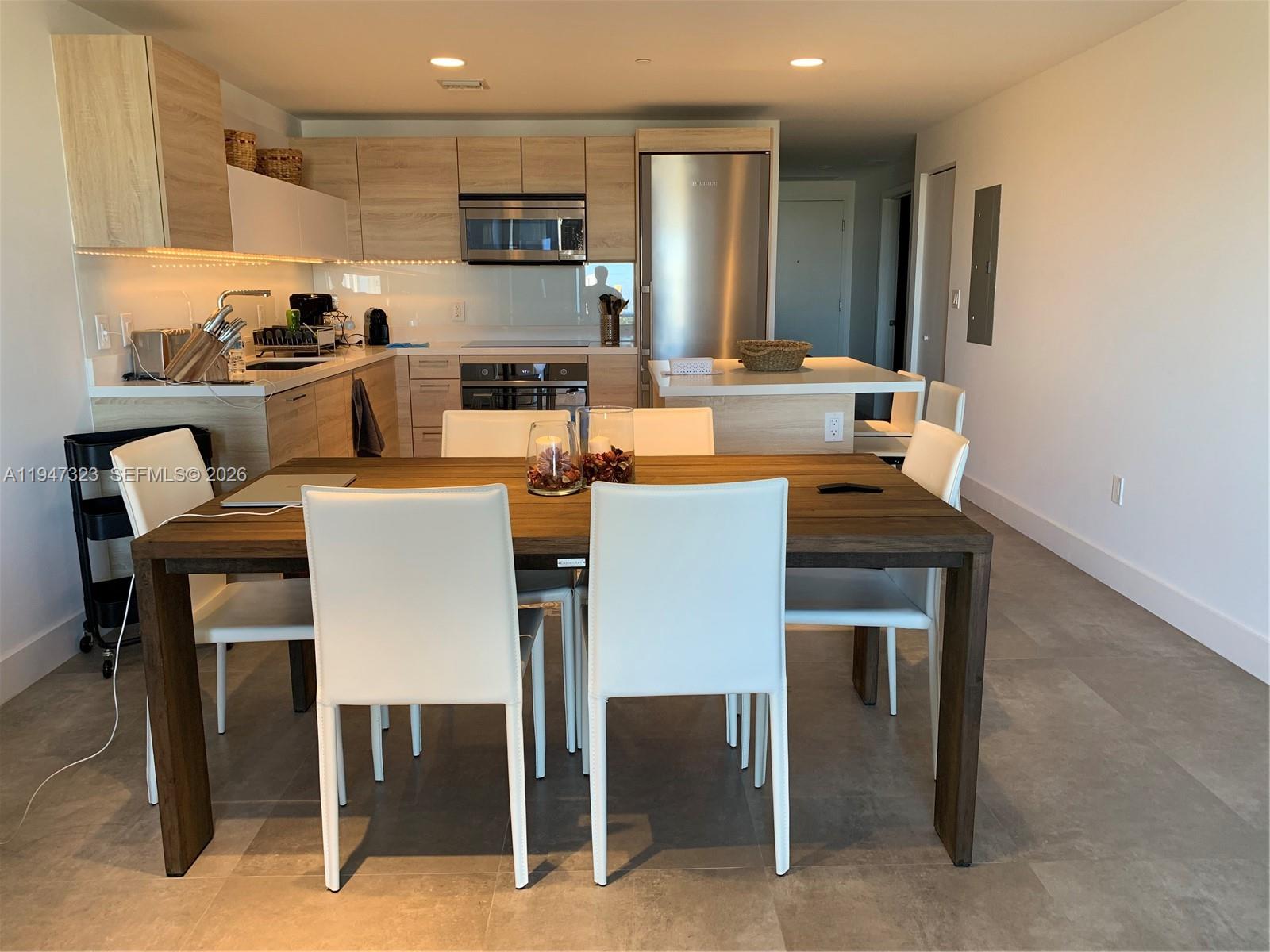 THE HARBOUR SOUTH CONDO - Residential