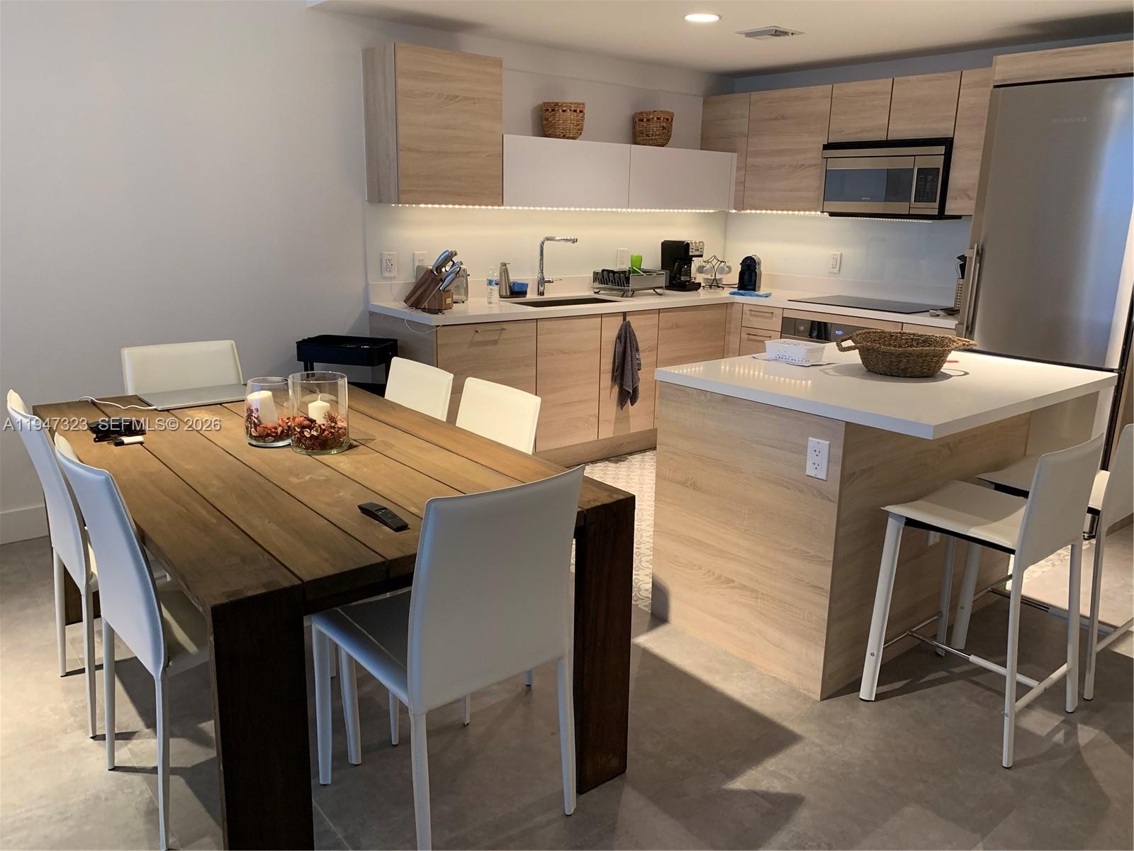 THE HARBOUR SOUTH CONDO - Residential