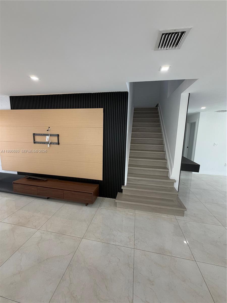 SPANISH LAKES - Residential Lease