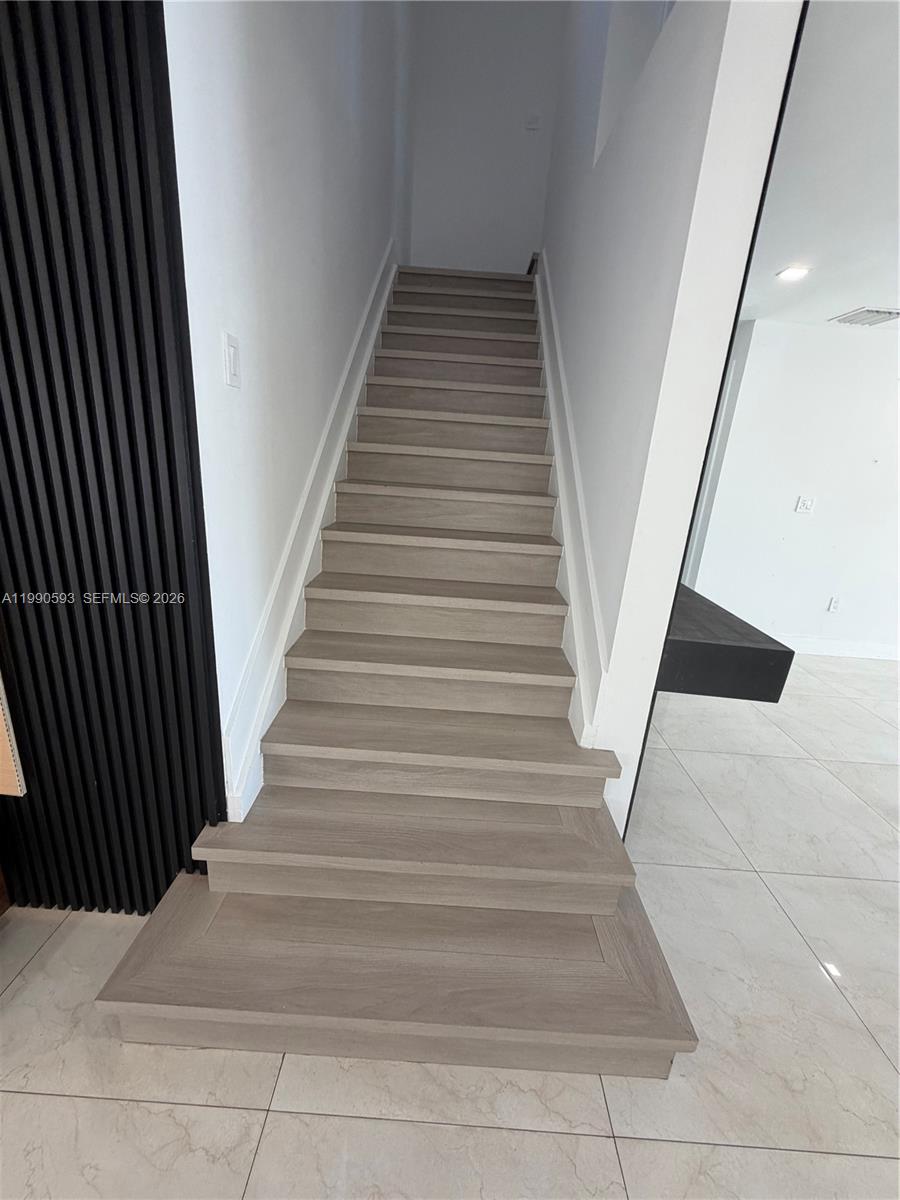 SPANISH LAKES - Residential Lease