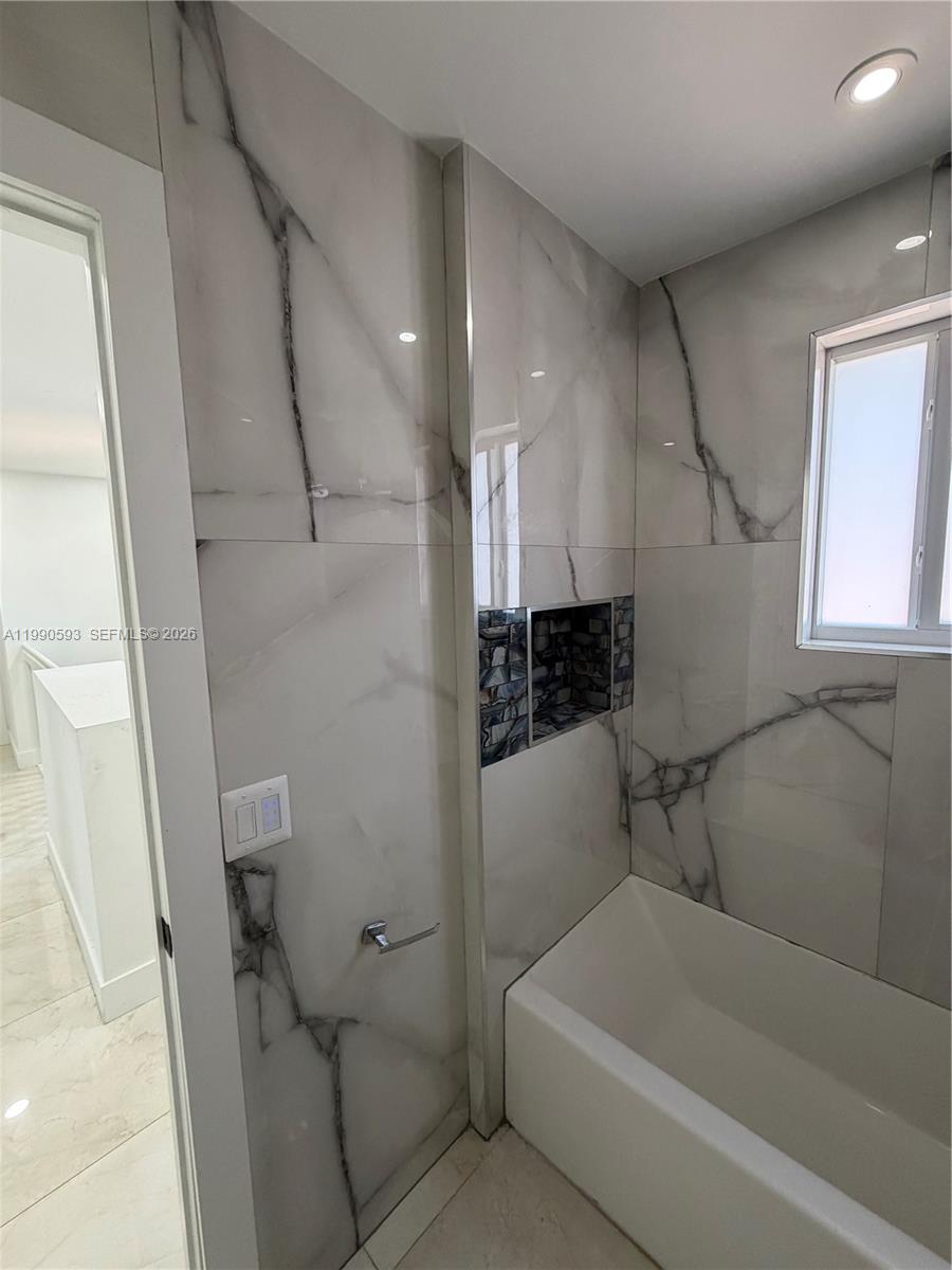 SPANISH LAKES - Residential Lease