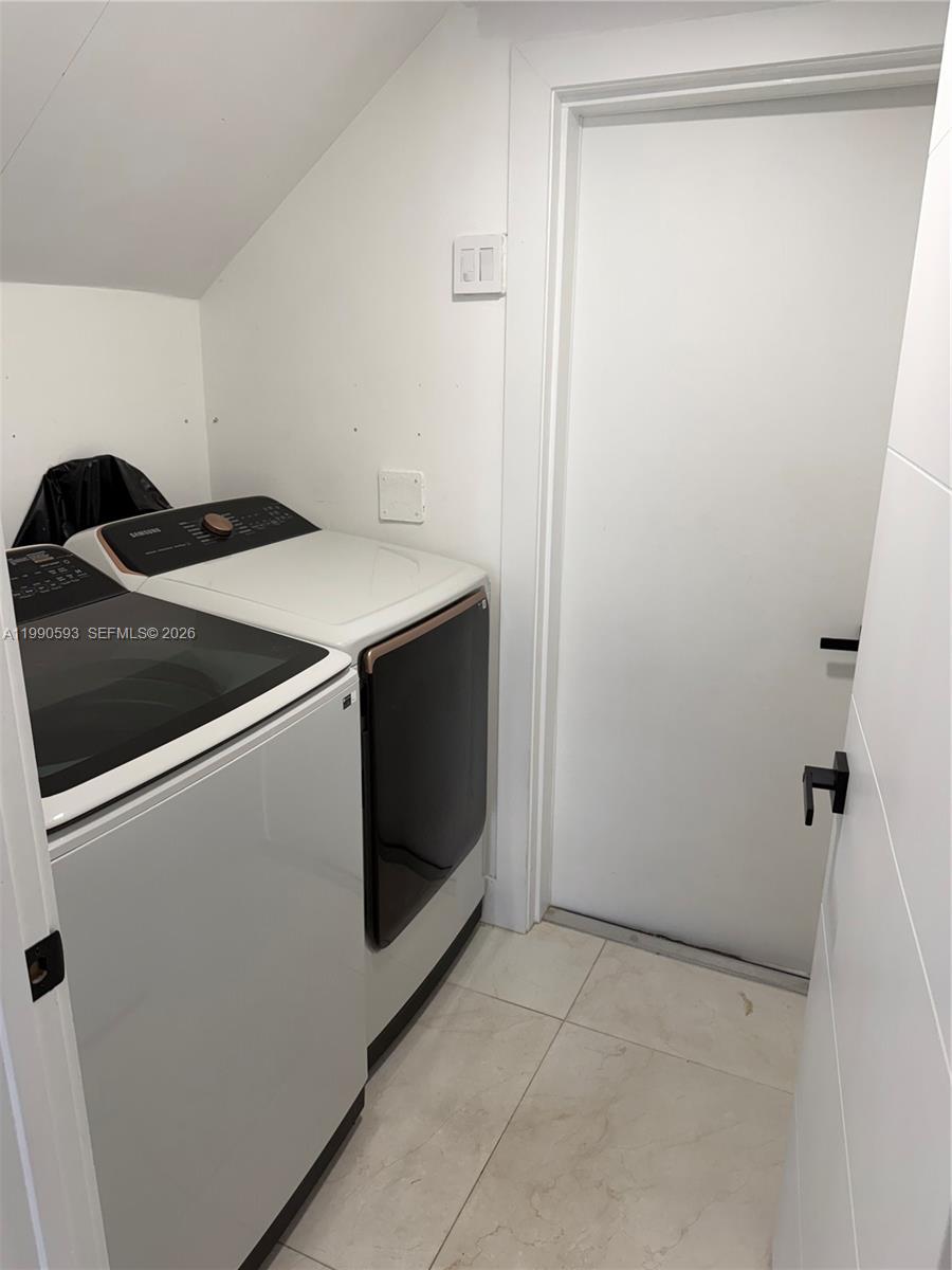 SPANISH LAKES - Residential Lease