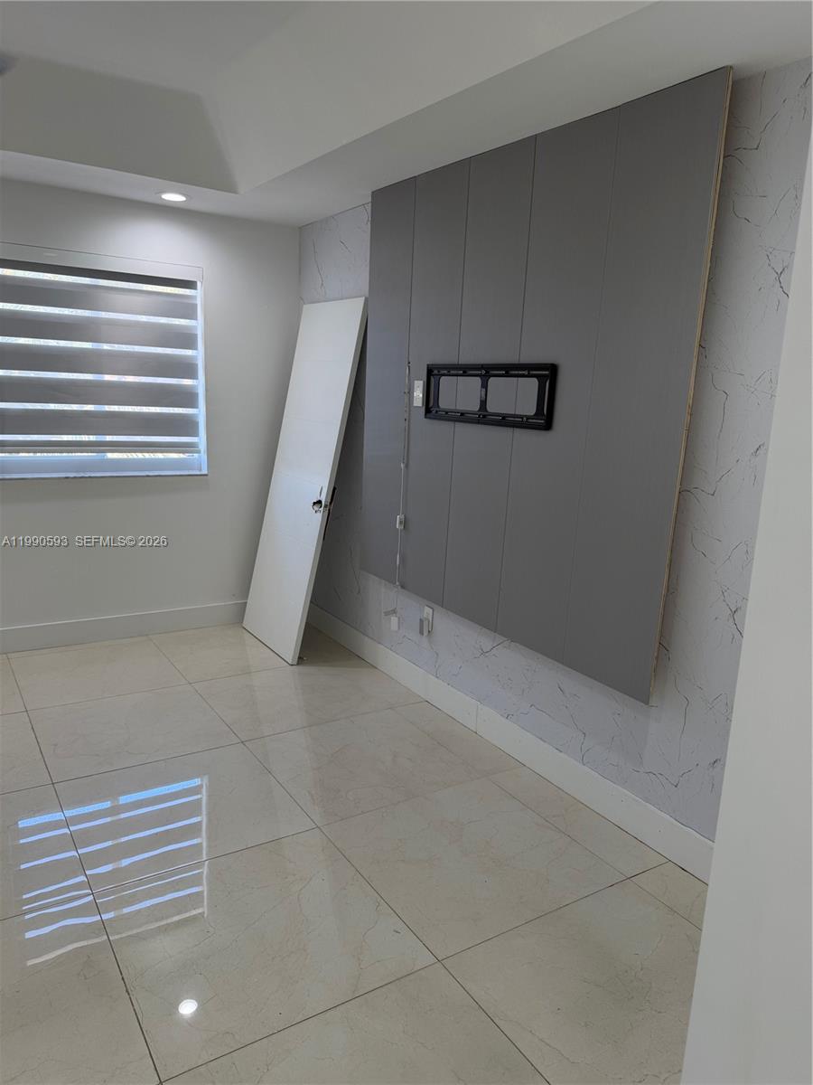 SPANISH LAKES - Residential Lease