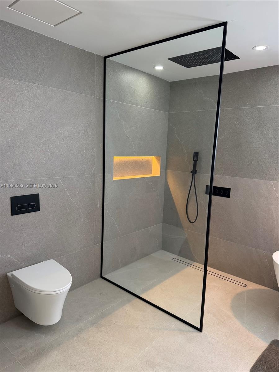 SPANISH LAKES - Residential Lease