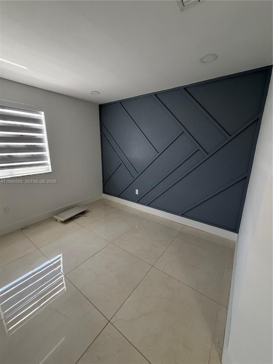 SPANISH LAKES - Residential Lease