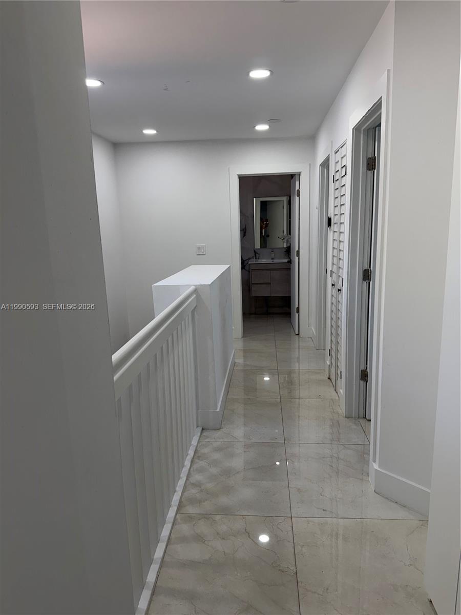 SPANISH LAKES - Residential Lease