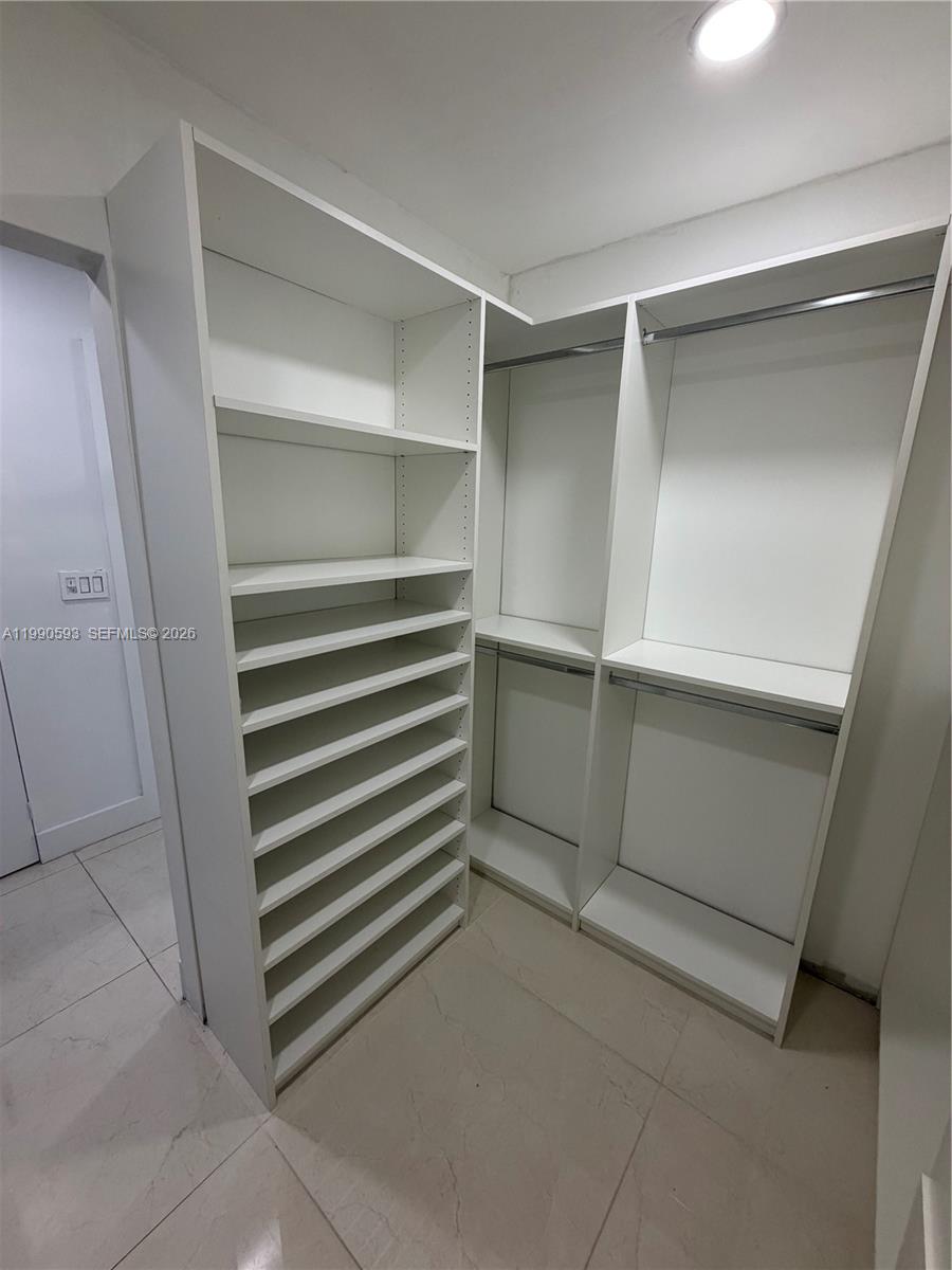 SPANISH LAKES - Residential Lease