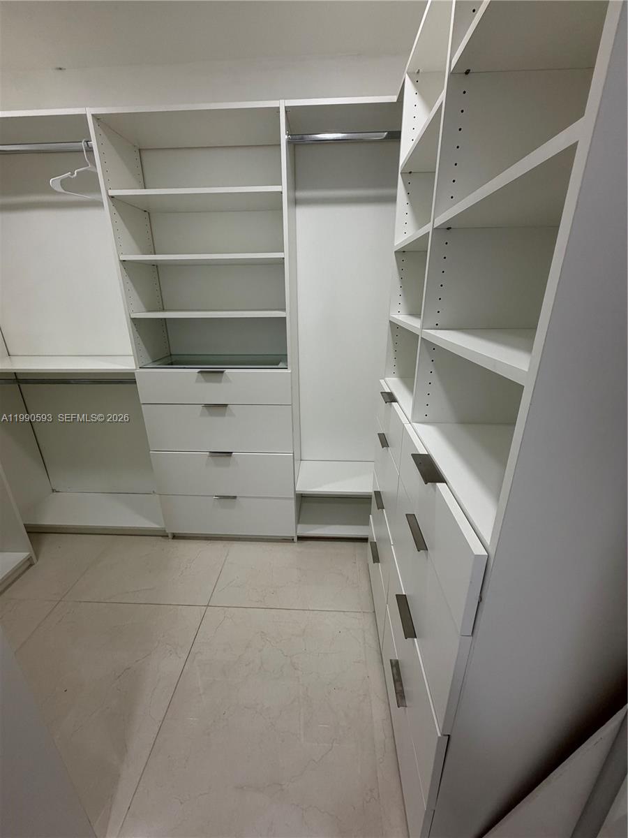 SPANISH LAKES - Residential Lease