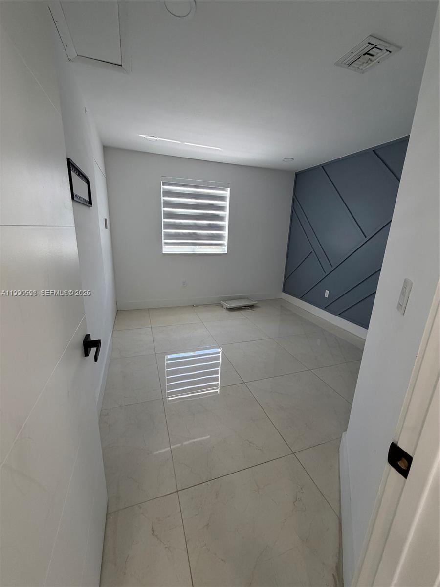 SPANISH LAKES - Residential Lease