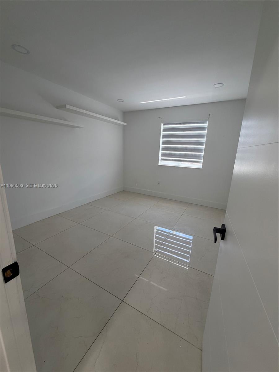 SPANISH LAKES - Residential Lease