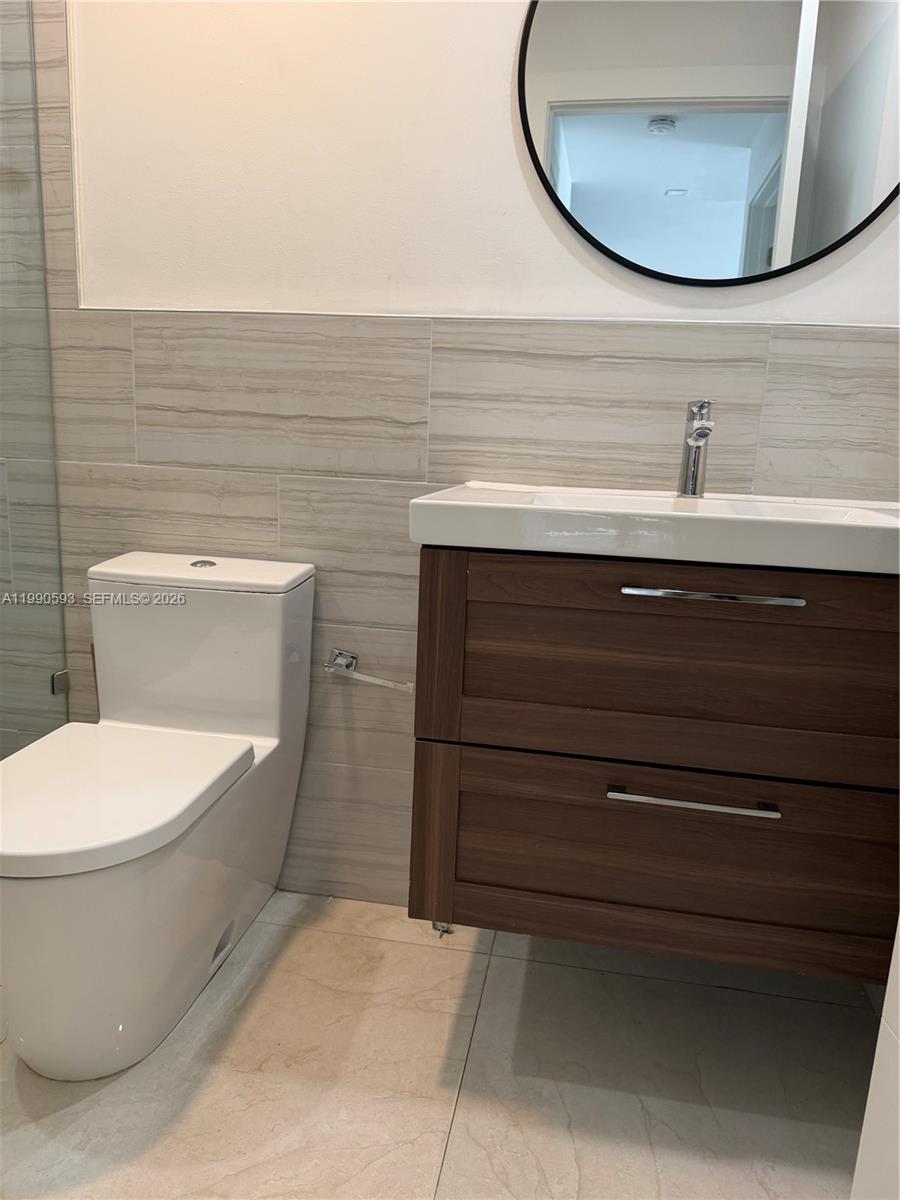 SPANISH LAKES - Residential Lease