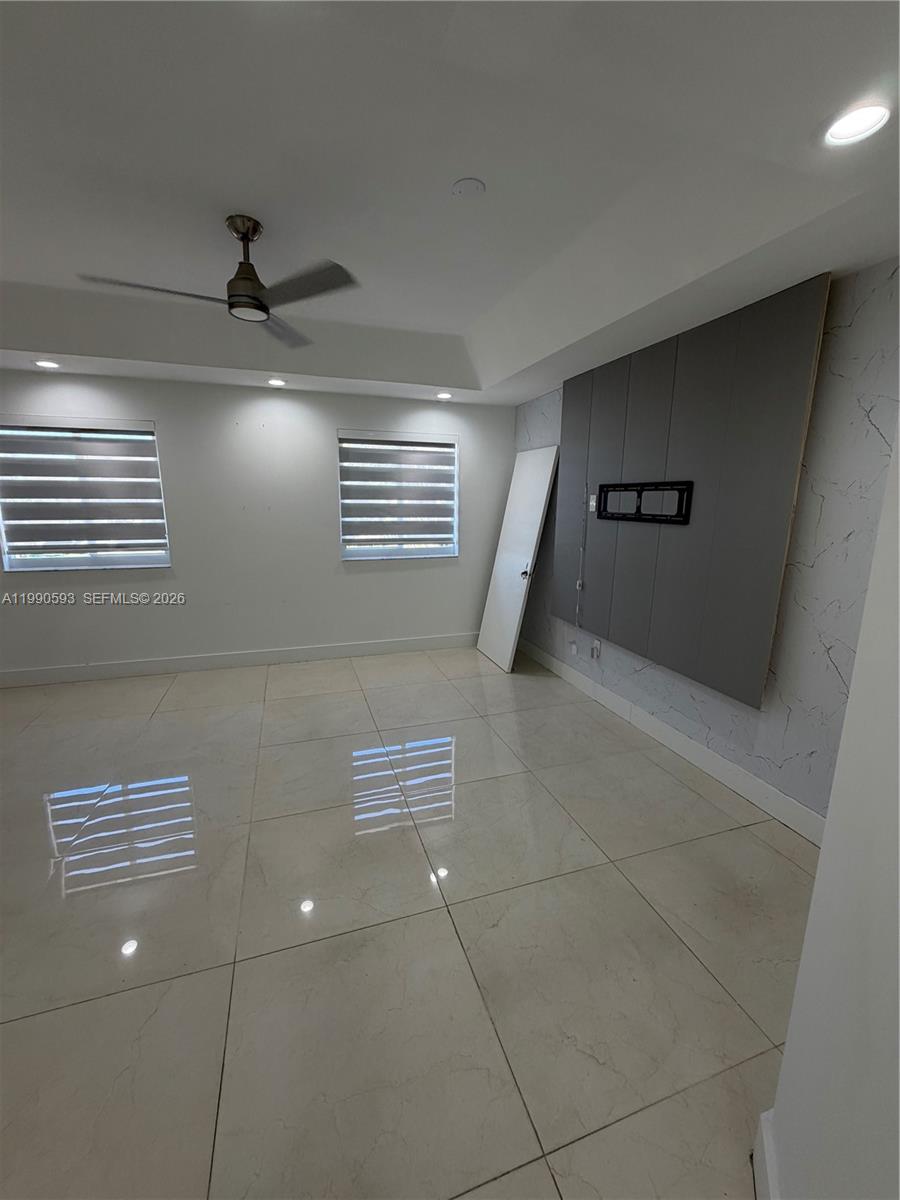 SPANISH LAKES - Residential Lease