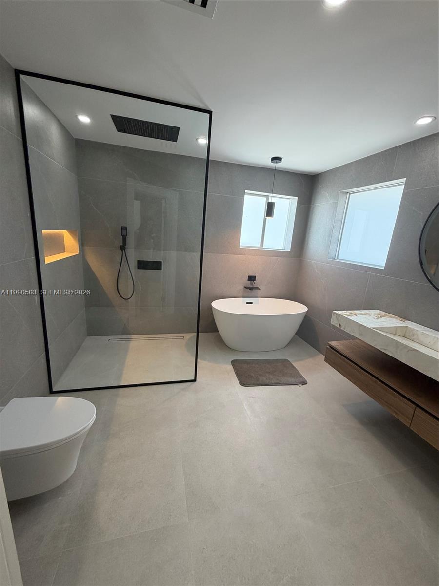 SPANISH LAKES - Residential Lease