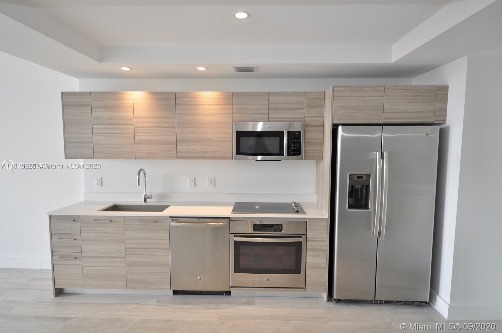121 NE 34th St 806
