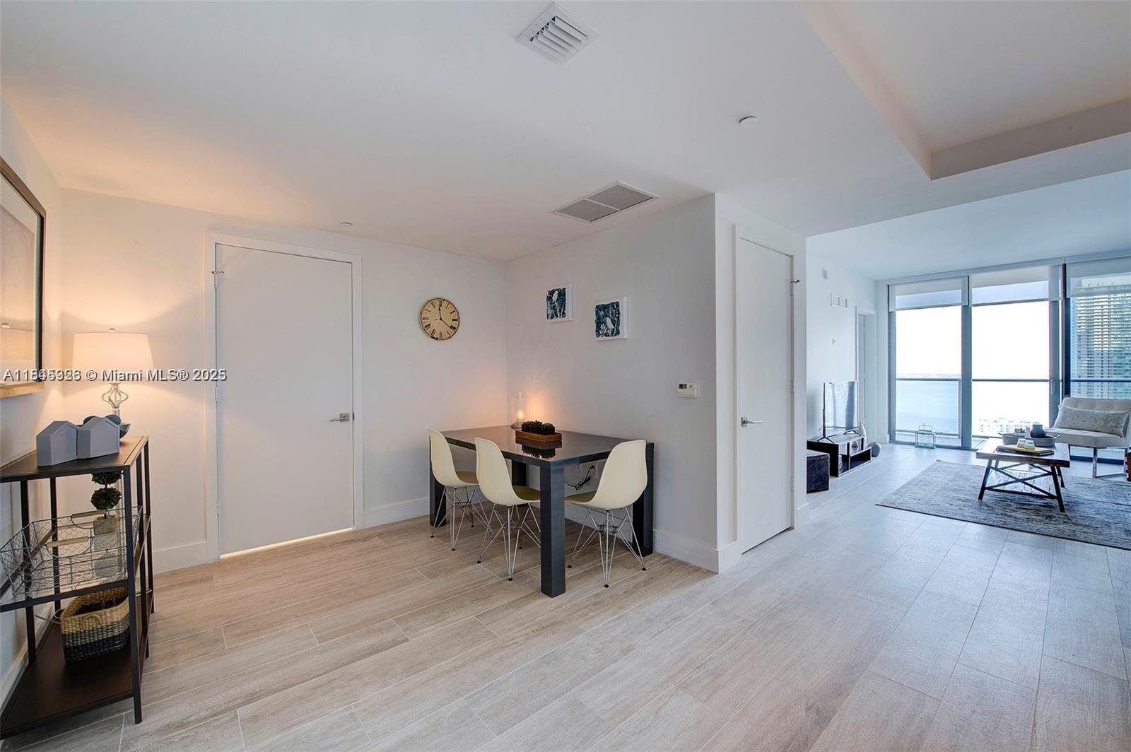 121 NE 34th St 806