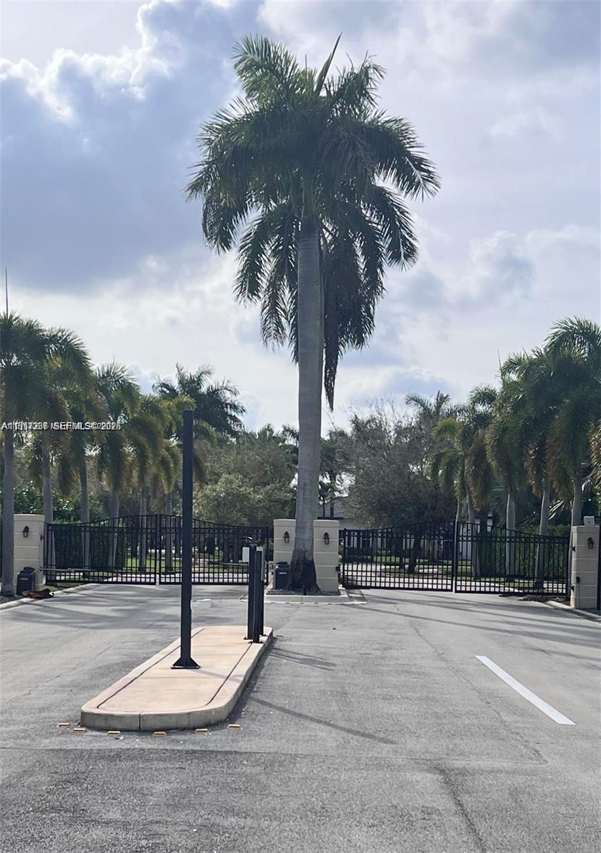 FLAMINGO ROAD ESTATES - Residential