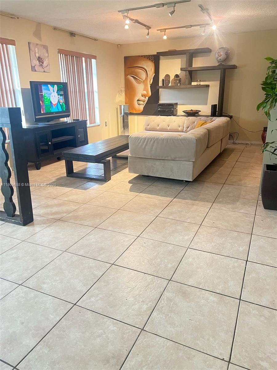 14910 S River Dr 1