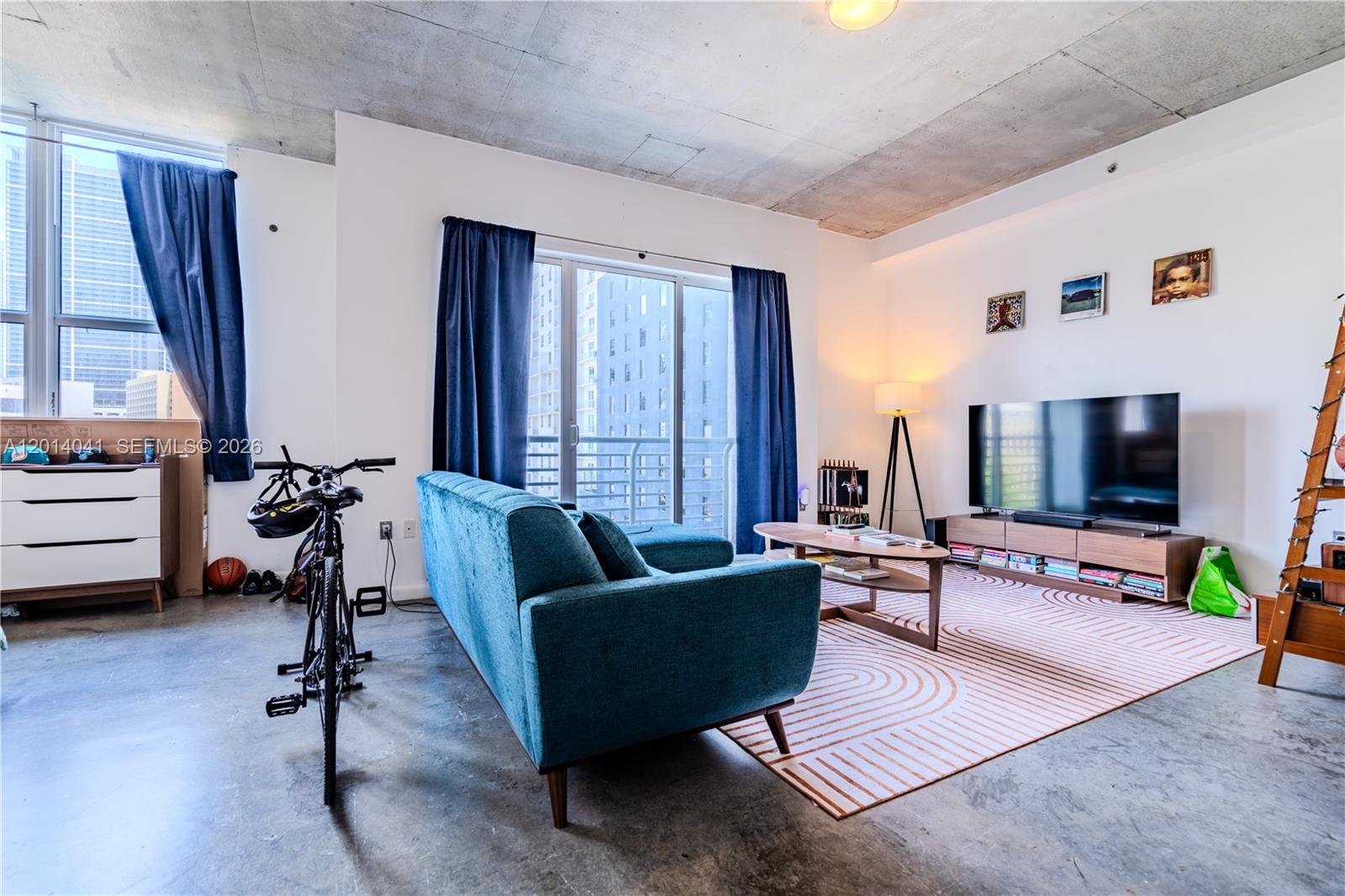 133 NE 2nd Ave 609