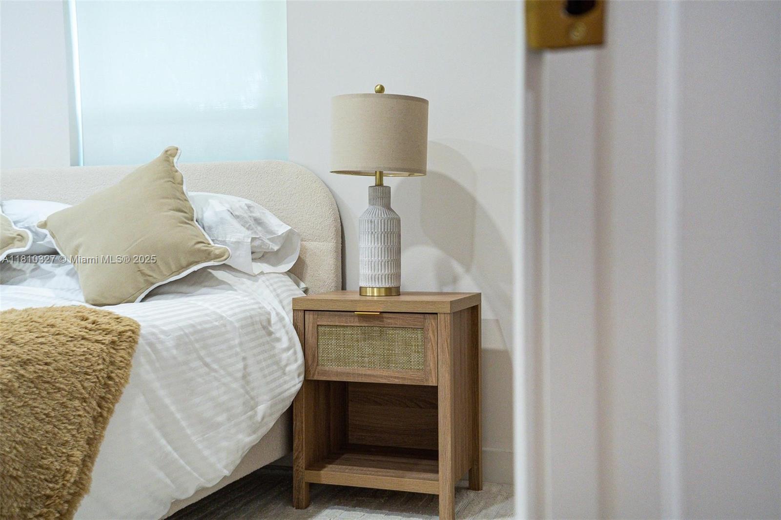 PALOMAR SUB - Residential Lease