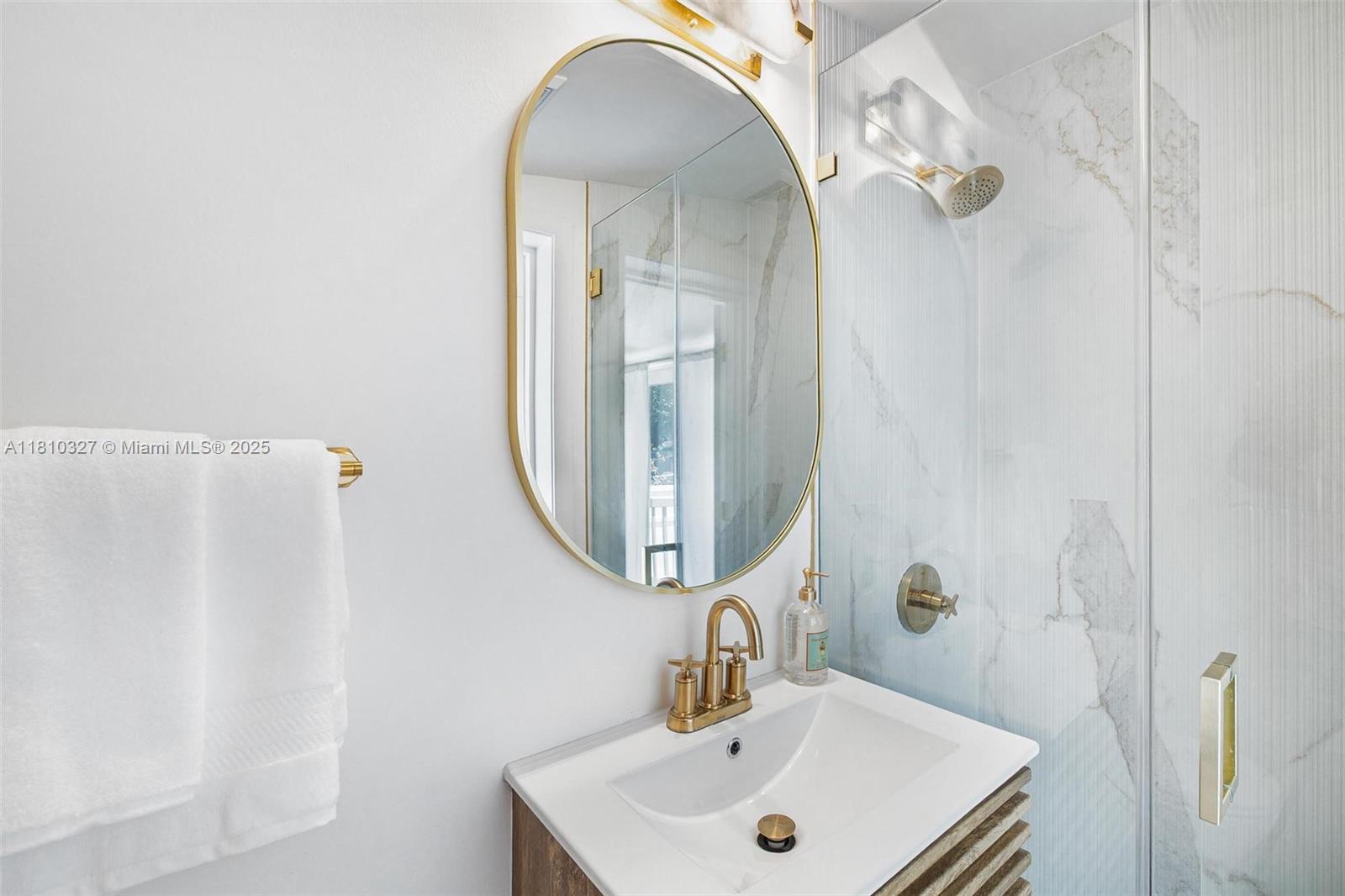 PALOMAR SUB - Residential Lease