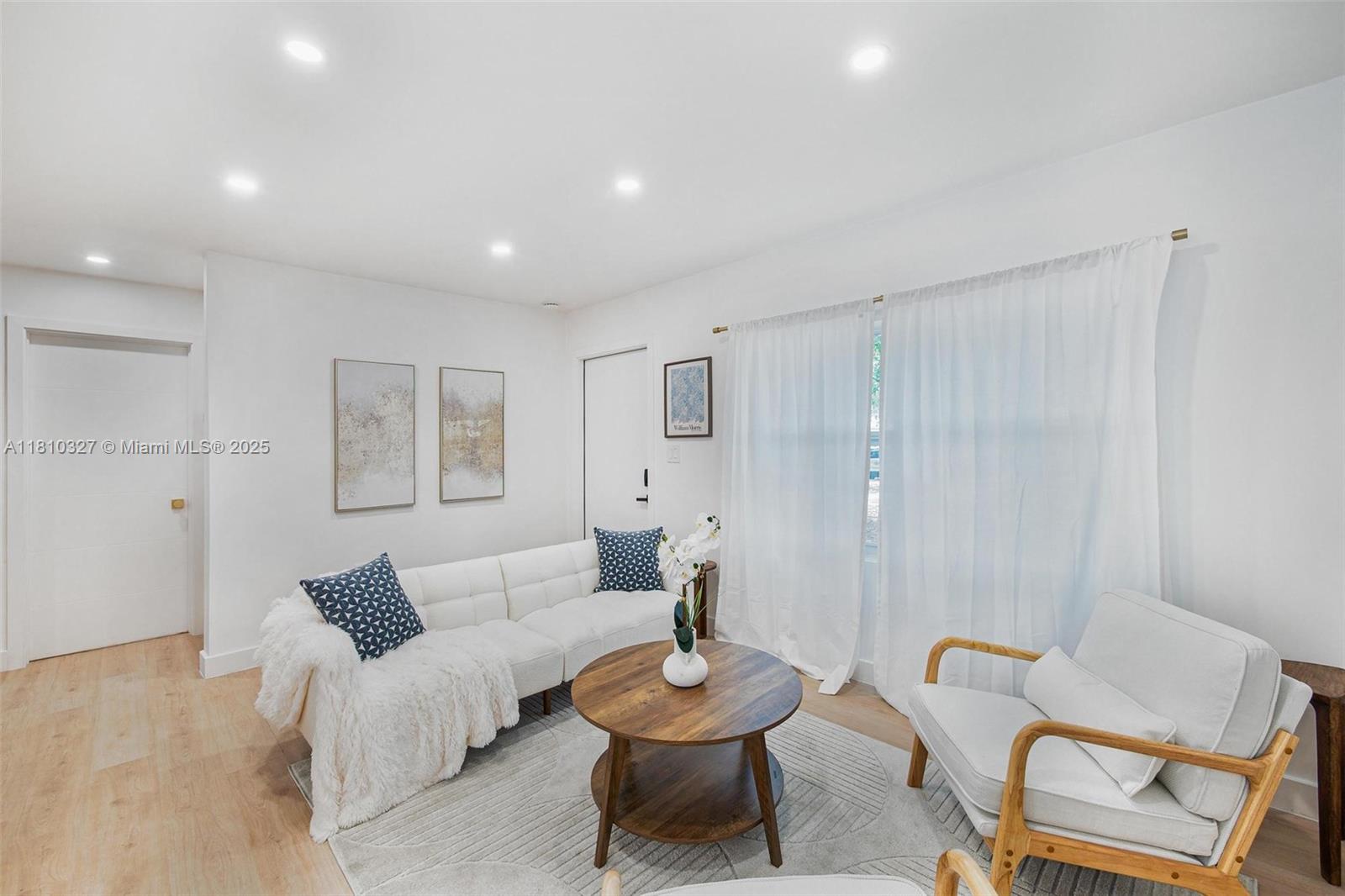 PALOMAR SUB - Residential Lease