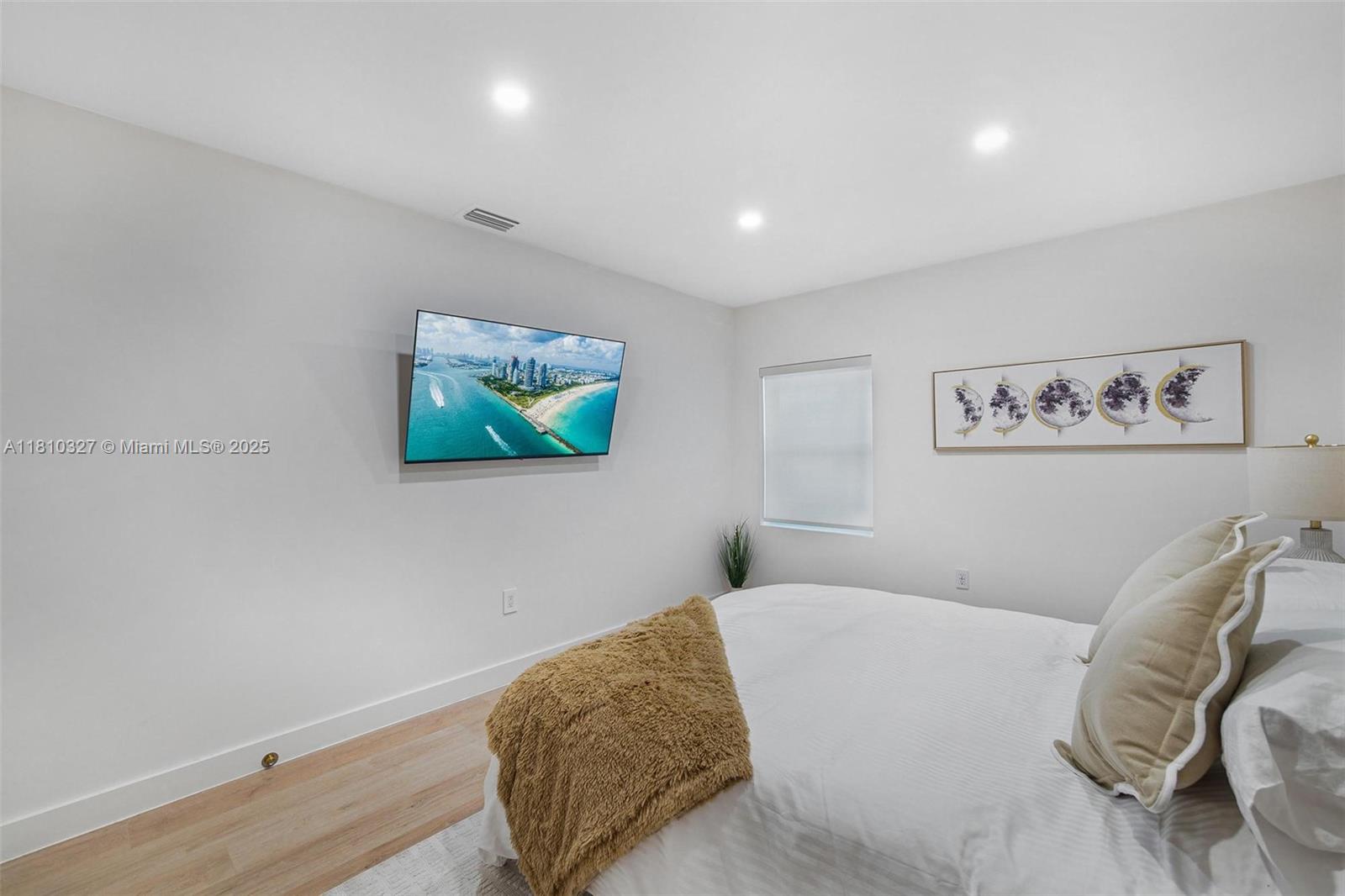 PALOMAR SUB - Residential Lease