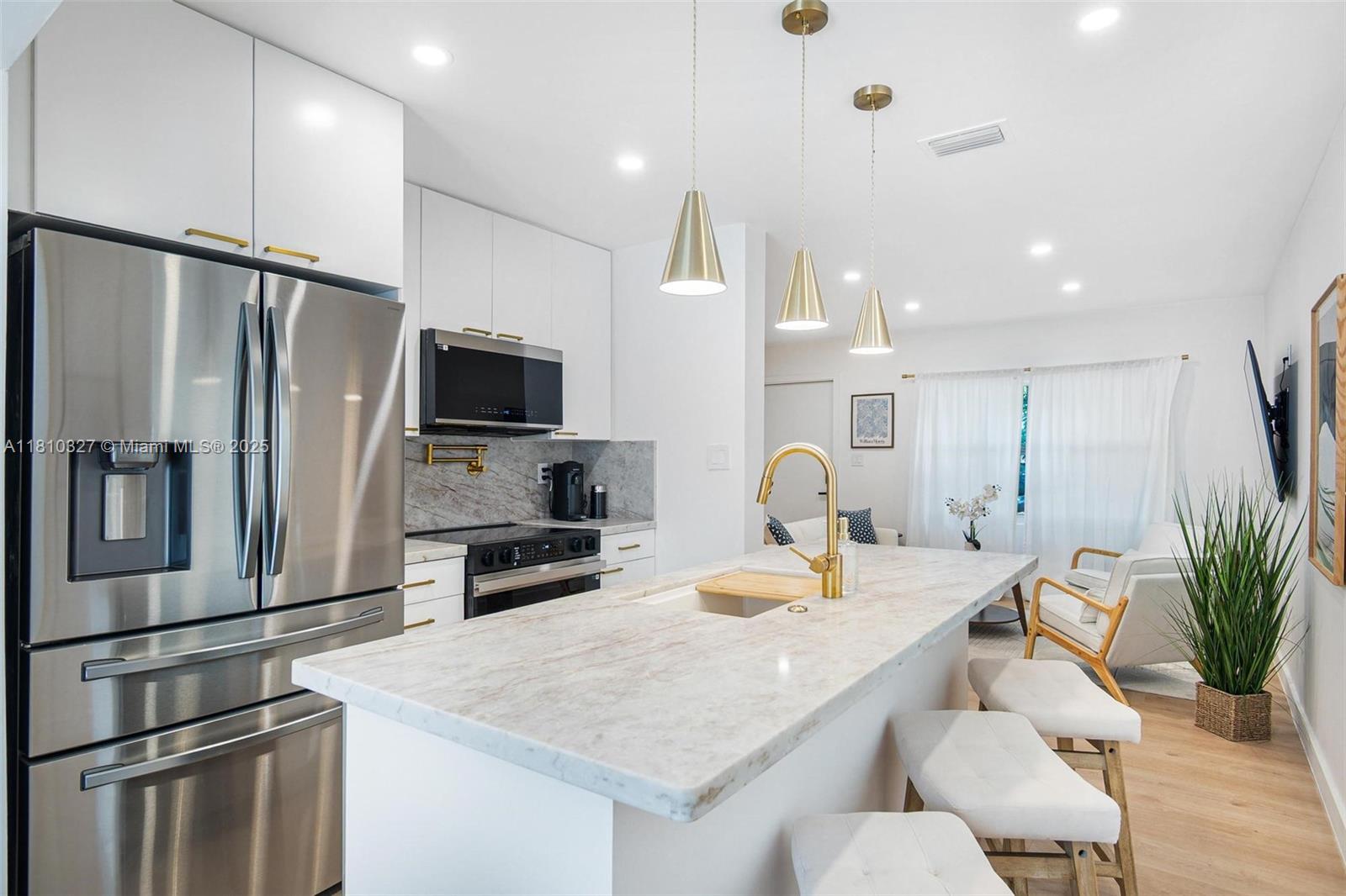 PALOMAR SUB - Residential Lease