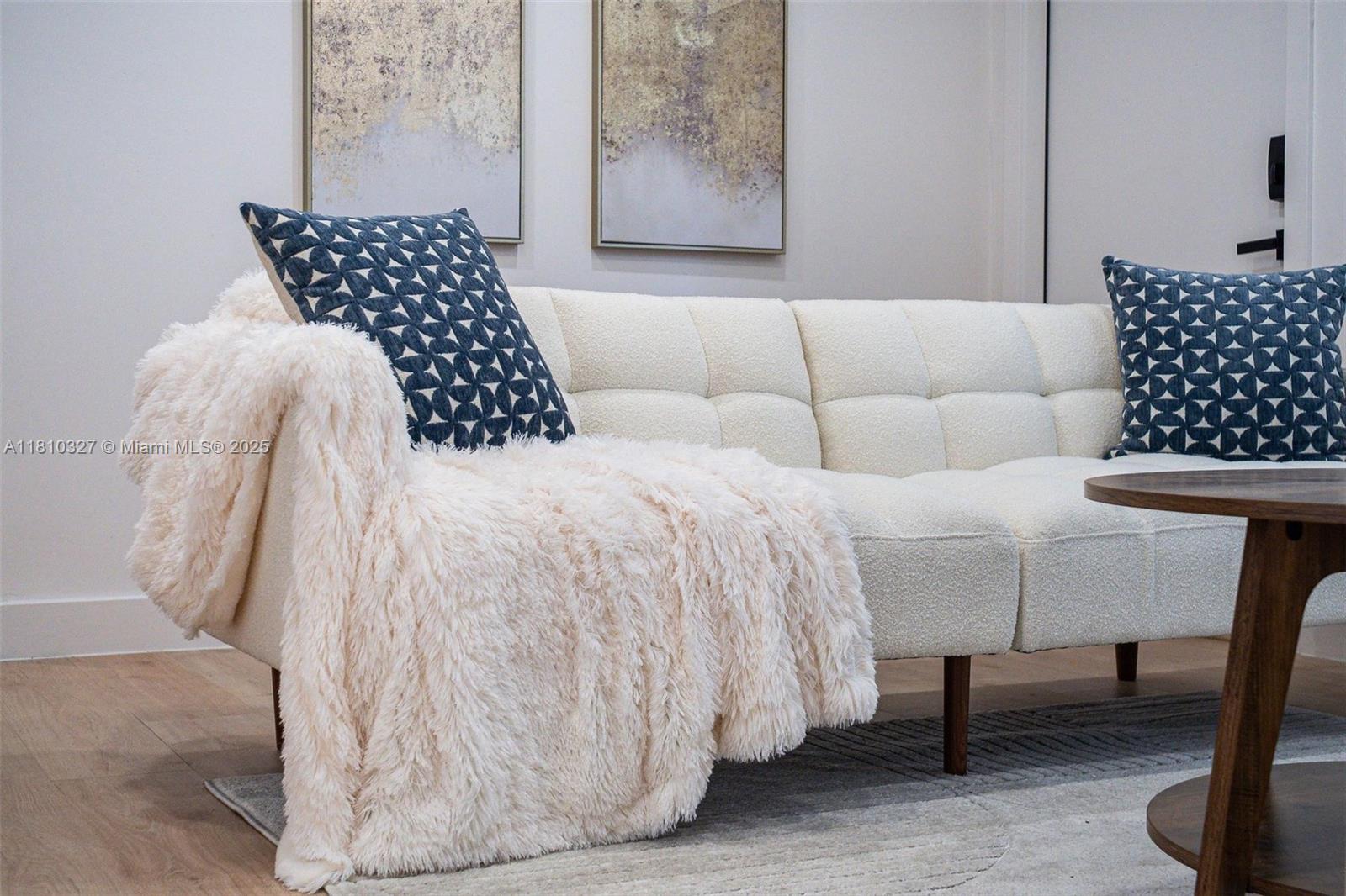 PALOMAR SUB - Residential Lease