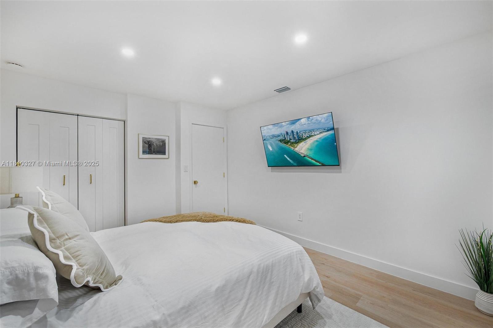 PALOMAR SUB - Residential Lease