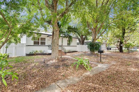 12325 NE 11th Pl North Miami FL 33161