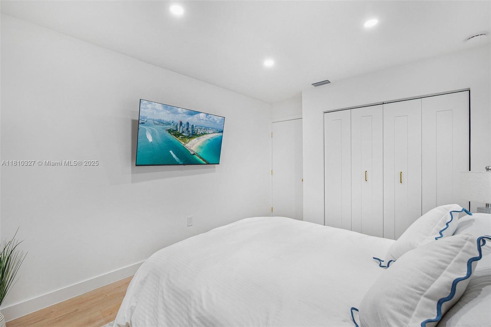 PALOMAR SUB - Residential Lease