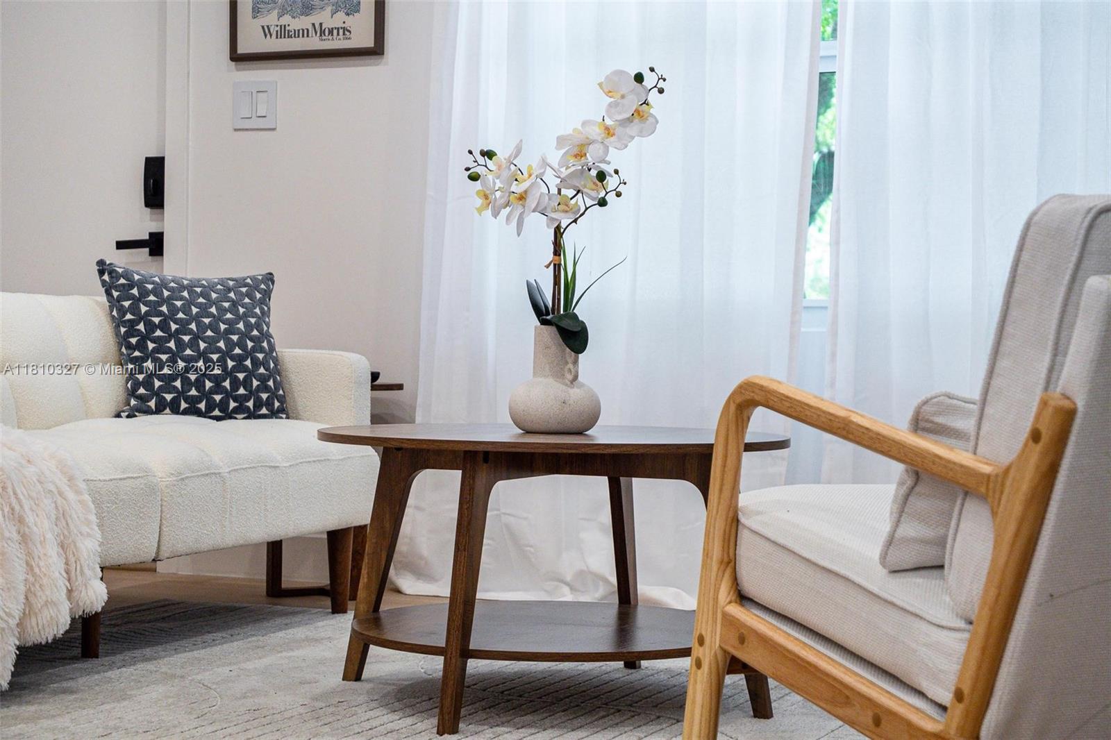 PALOMAR SUB - Residential Lease