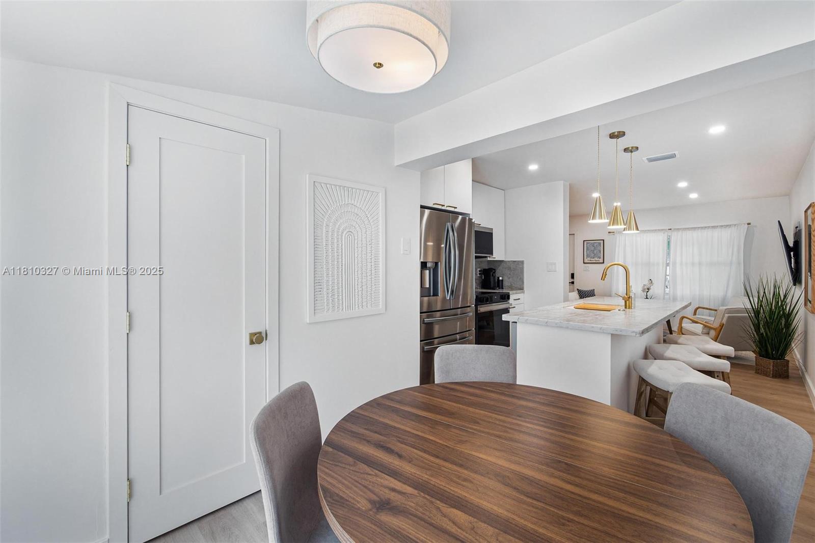 PALOMAR SUB - Residential Lease