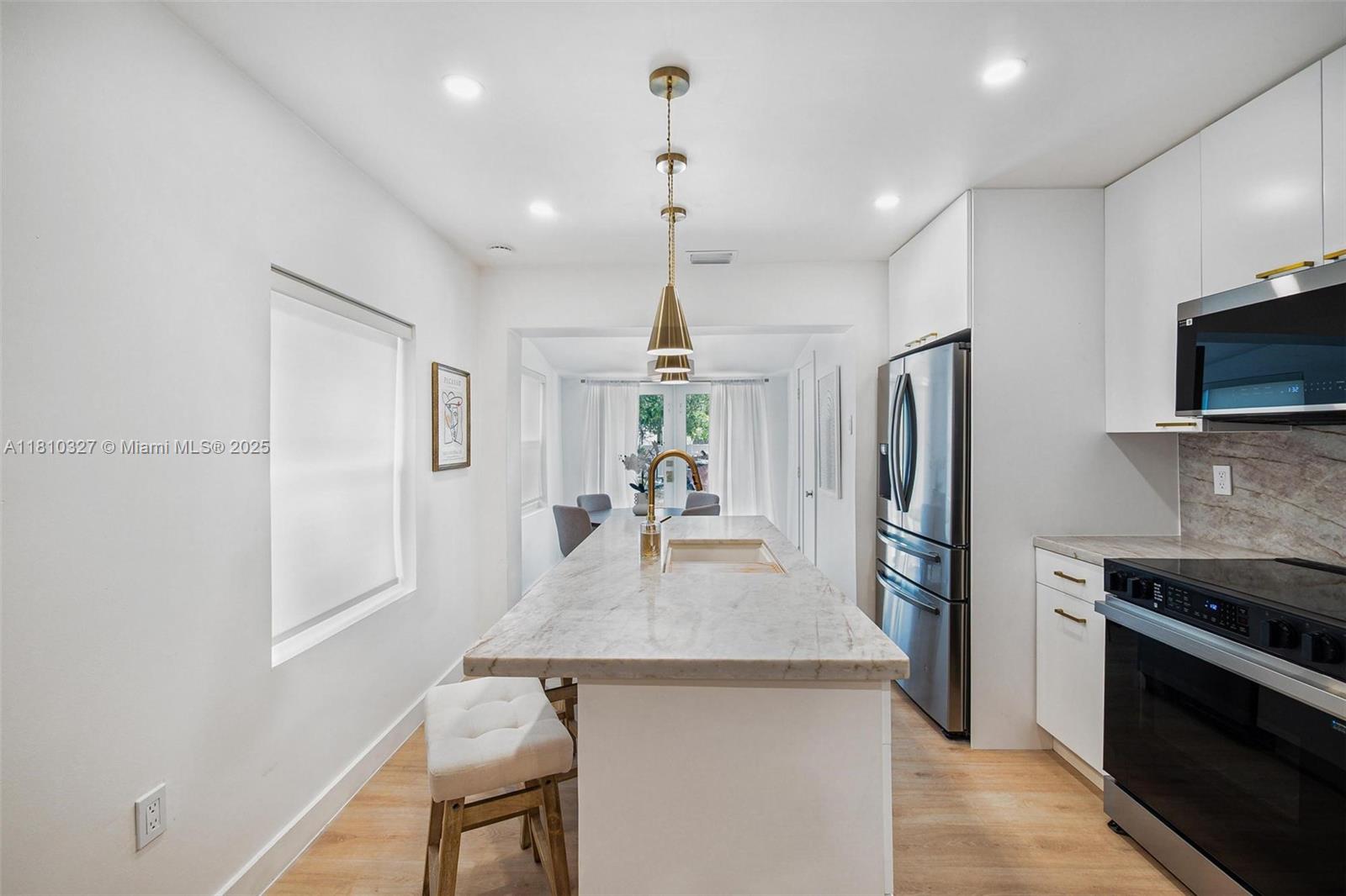 PALOMAR SUB - Residential Lease