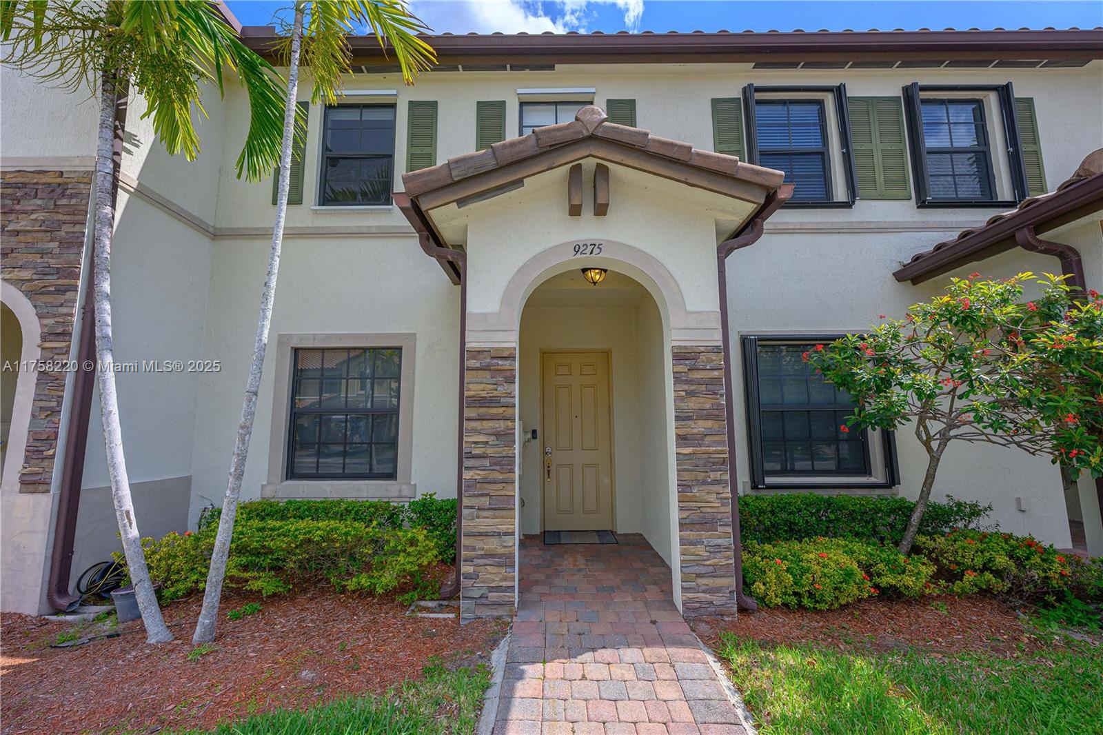 Rental Property at 9275 W 34th Ct 9275, Hialeah, Miami-Dade County, Florida - Bedrooms: 2 
Bathrooms: 3  - $2,850 MO.