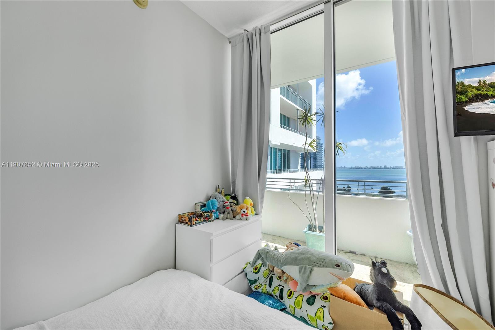 CITY 24 CONDO - Residential Lease