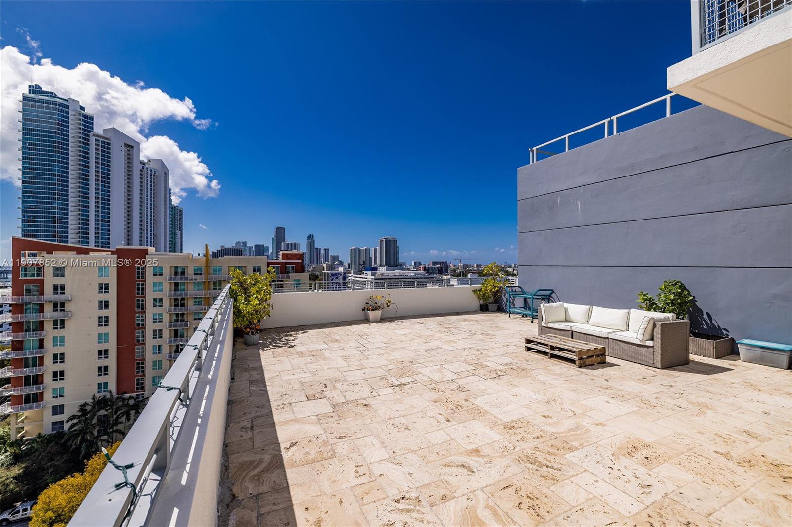 CITY 24 CONDO - Residential Lease