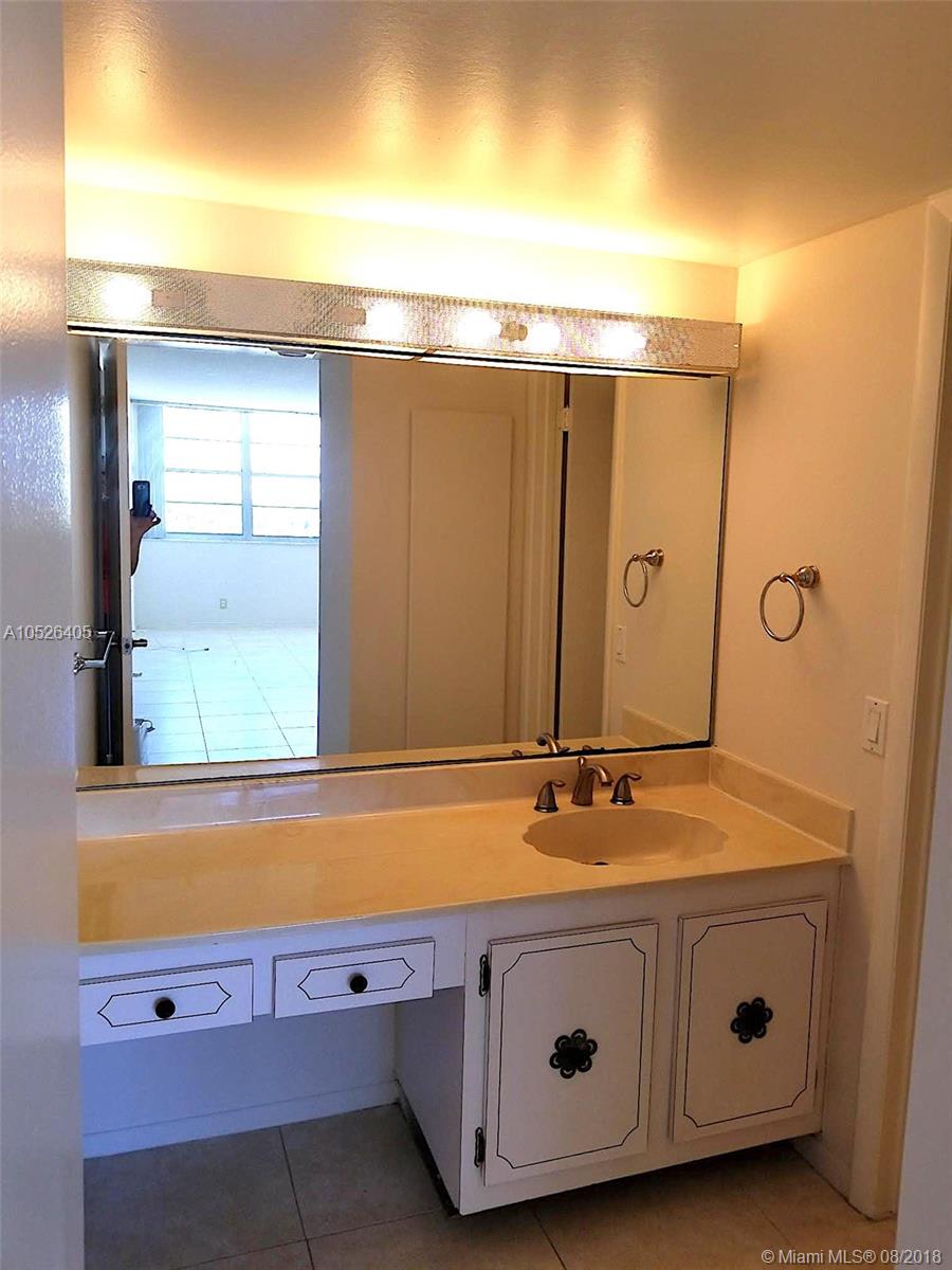 LA MER ESTATES WEST CONDO - Residential Lease